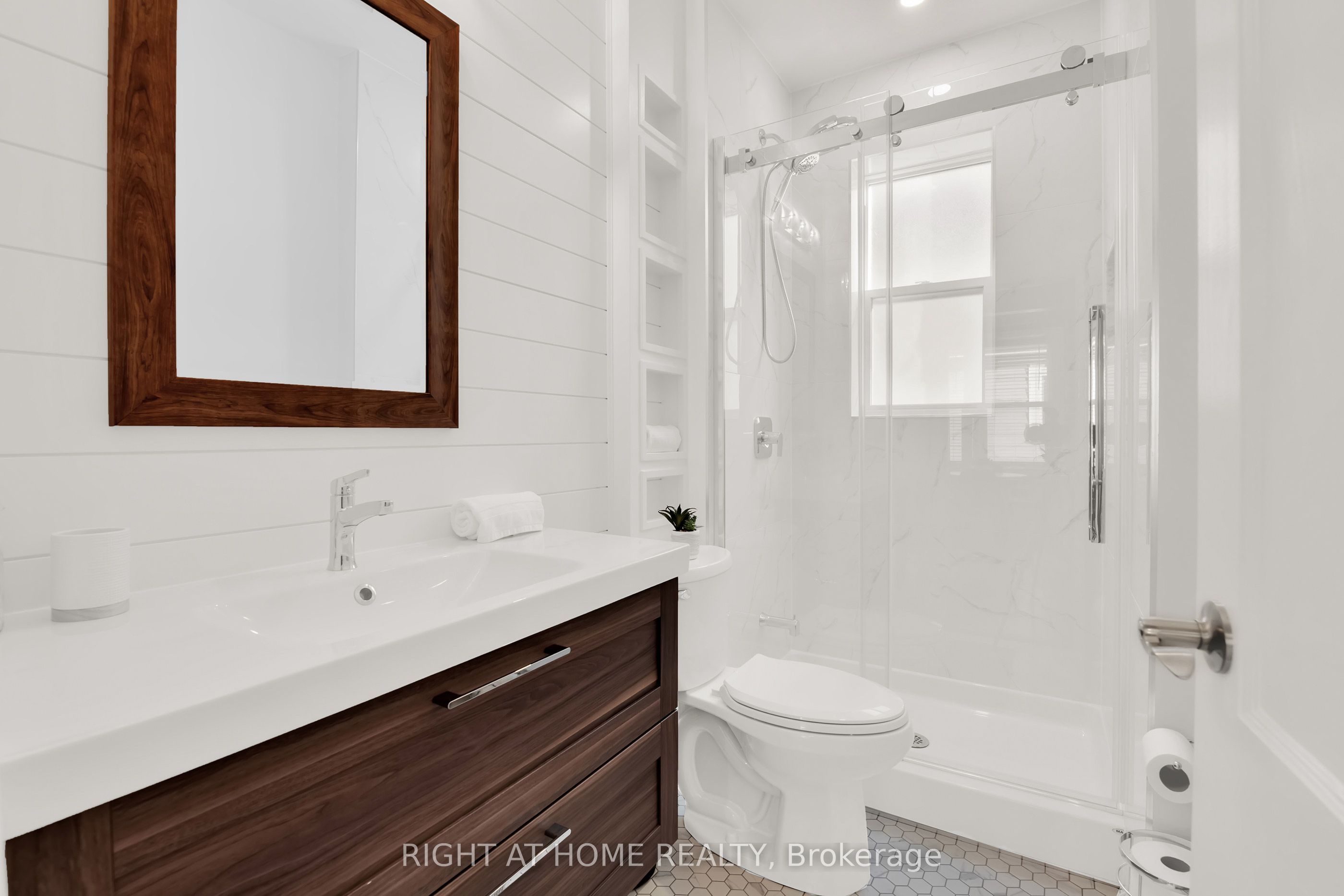 1379-1381 Pierre Avenue Property Photo 27