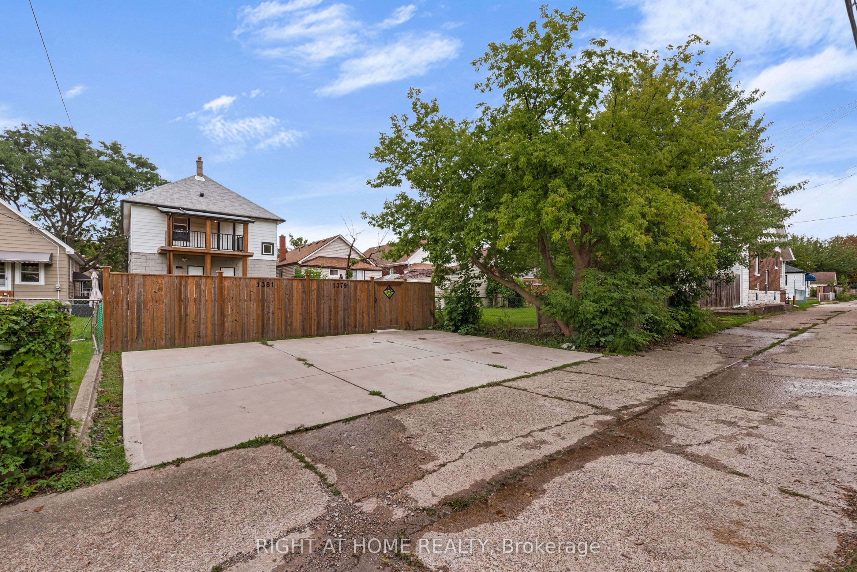 1379-1381 Pierre Avenue Property Photo 33