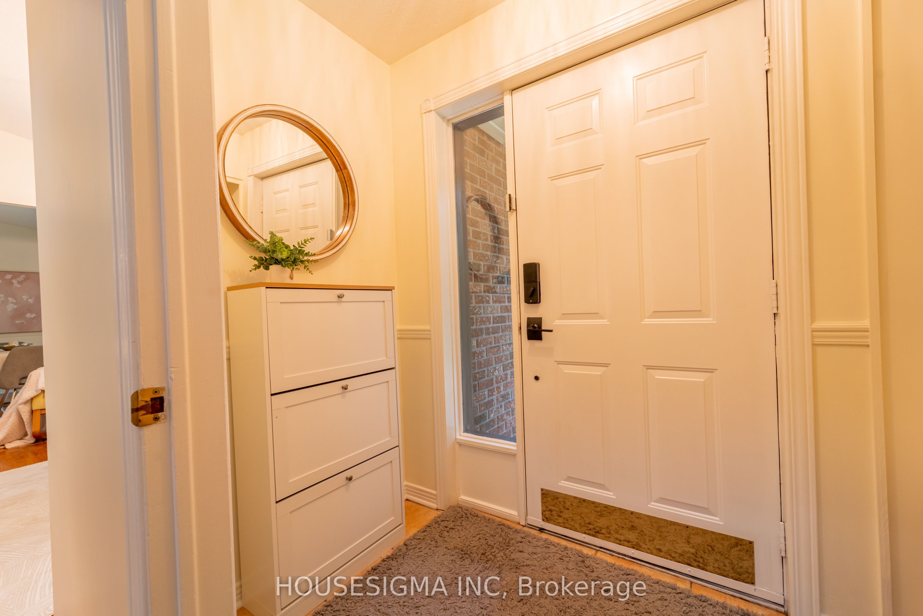 1437 Huntmar Drive Property Photo 6