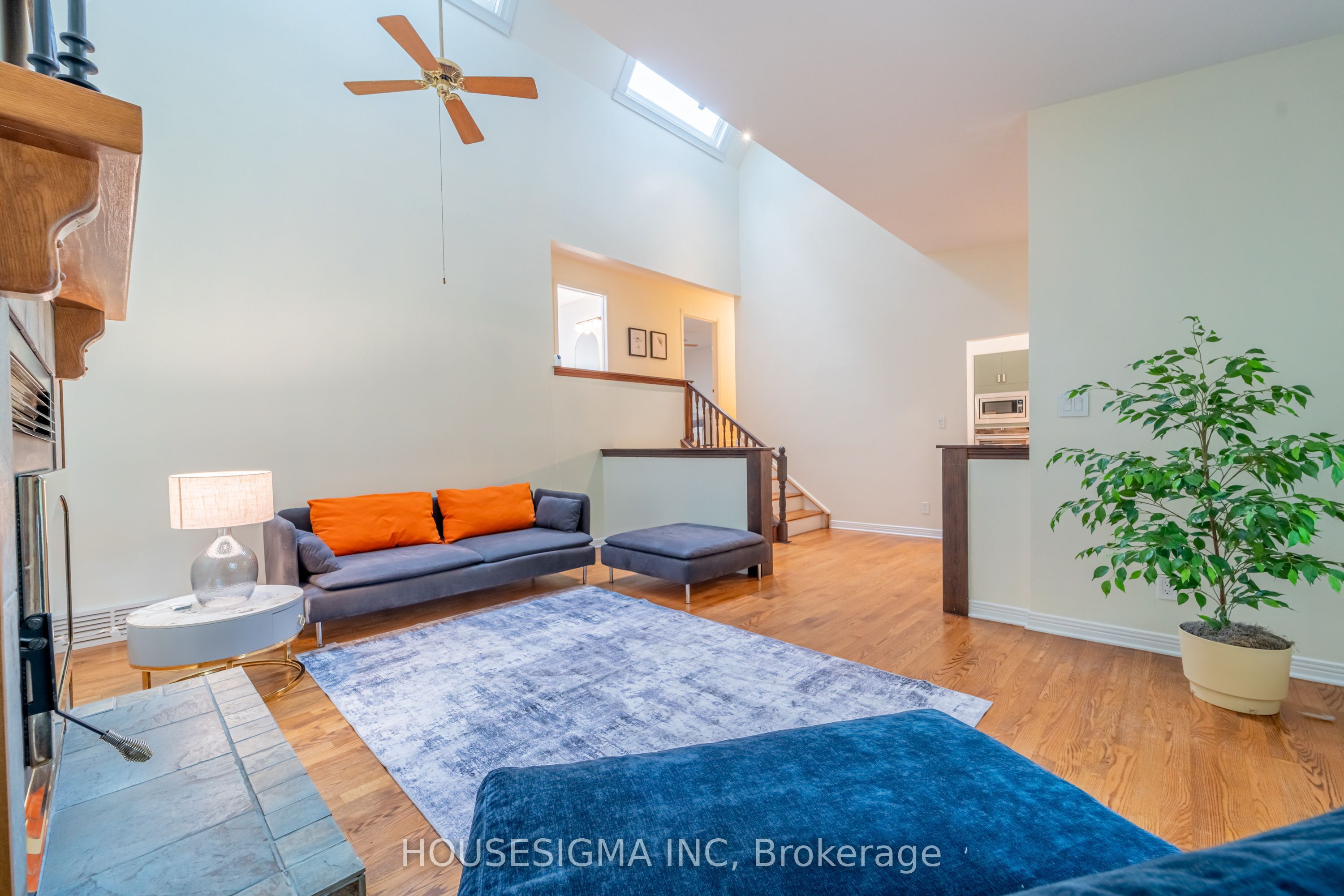 1437 Huntmar Drive Property Photo 8