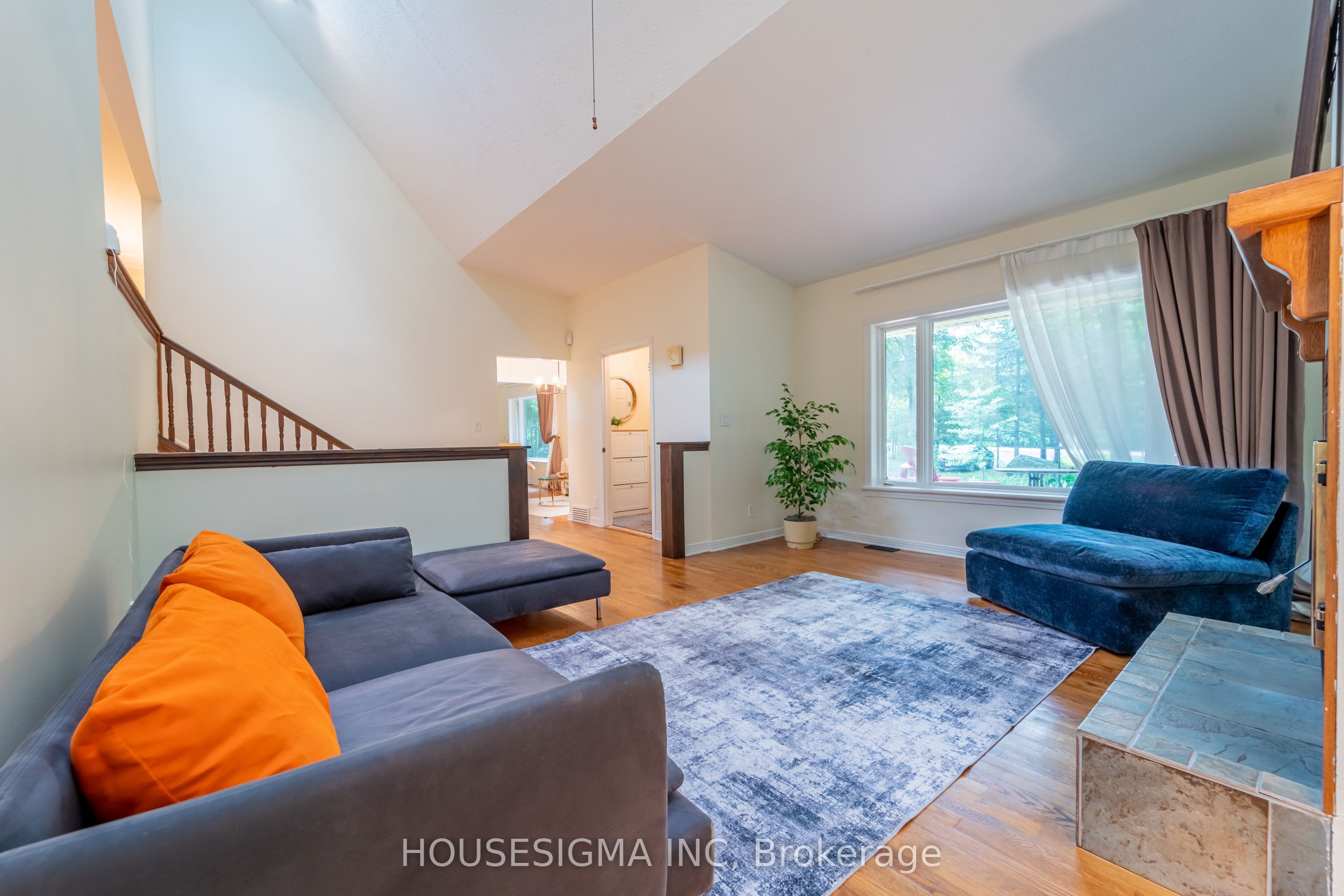 1437 Huntmar Drive Property Photo 9