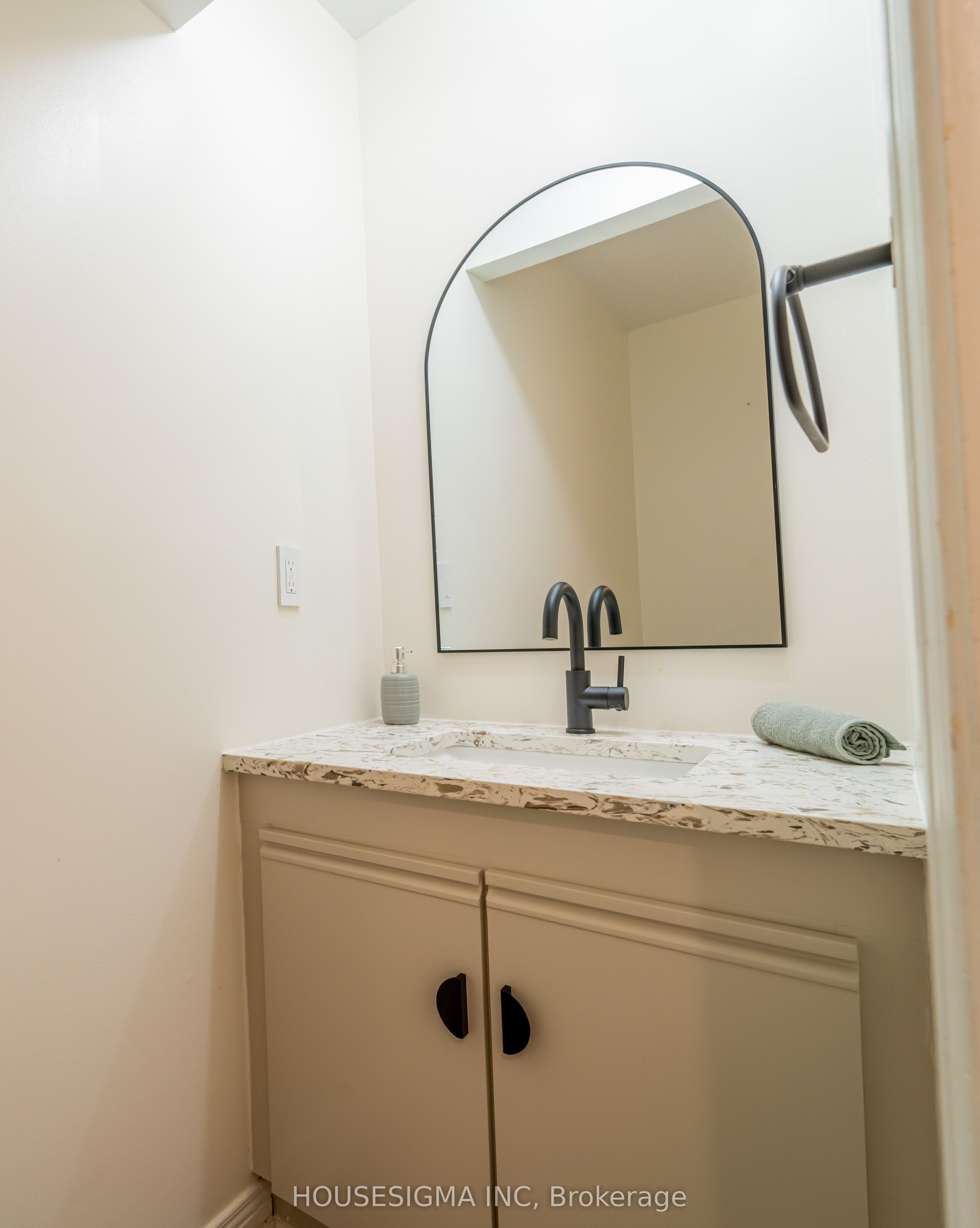 1437 Huntmar Drive Property Photo 17