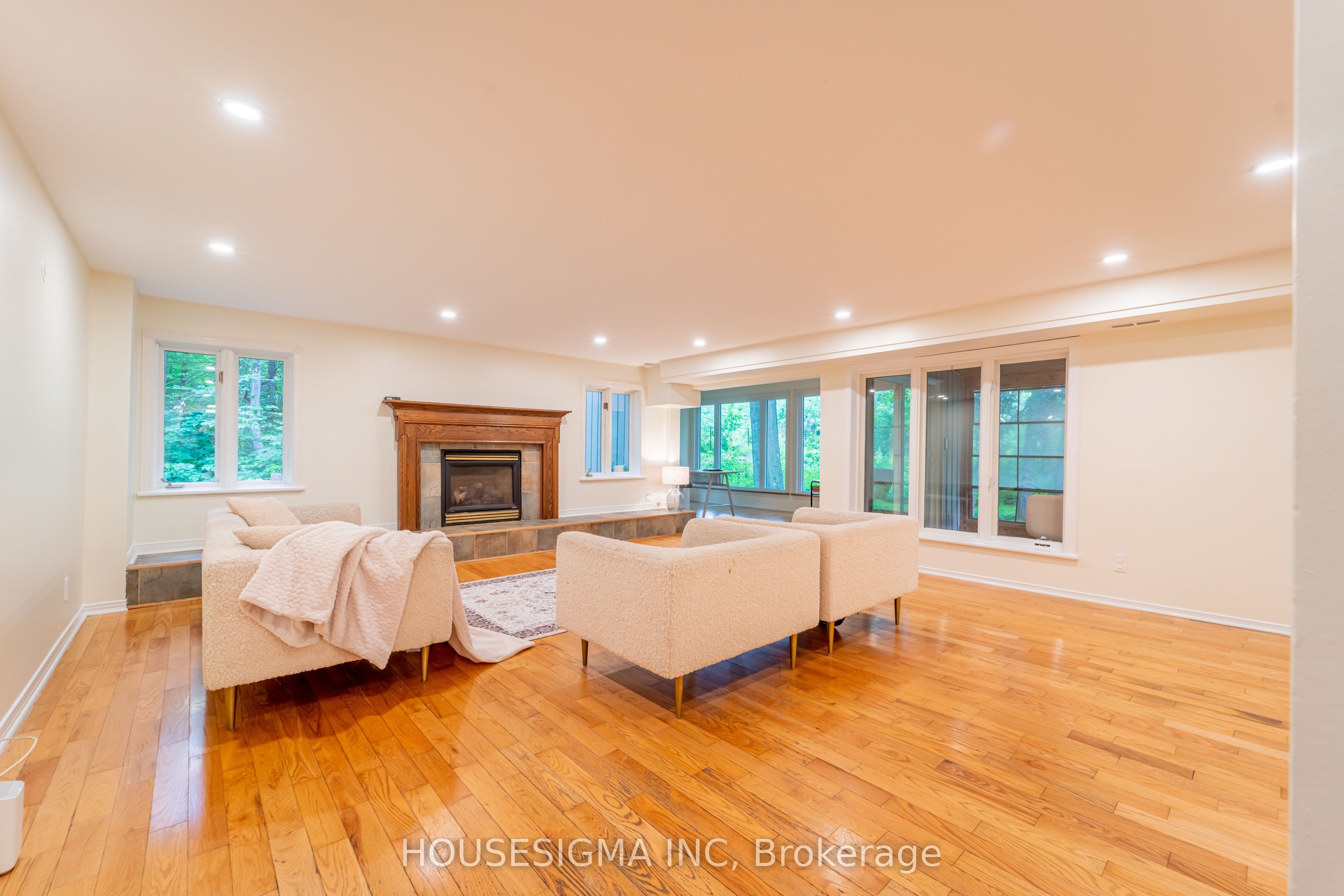 1437 Huntmar Drive Property Photo 32