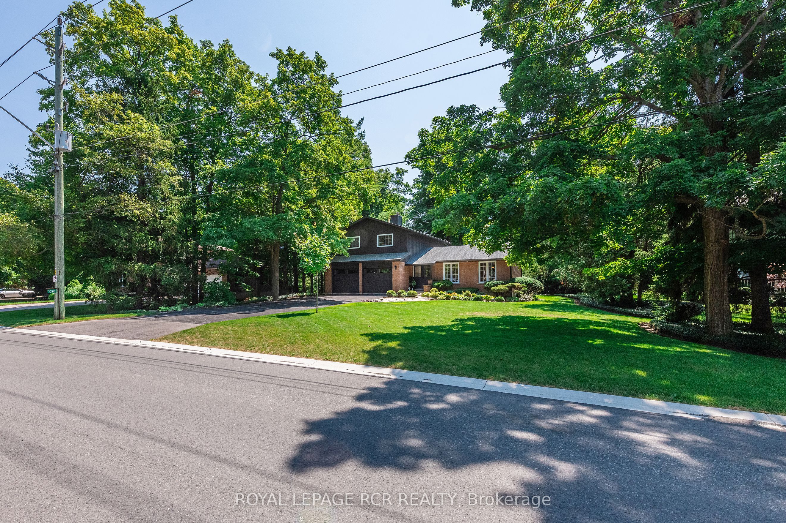 1026 E Queens Bush Road Property Photo 1