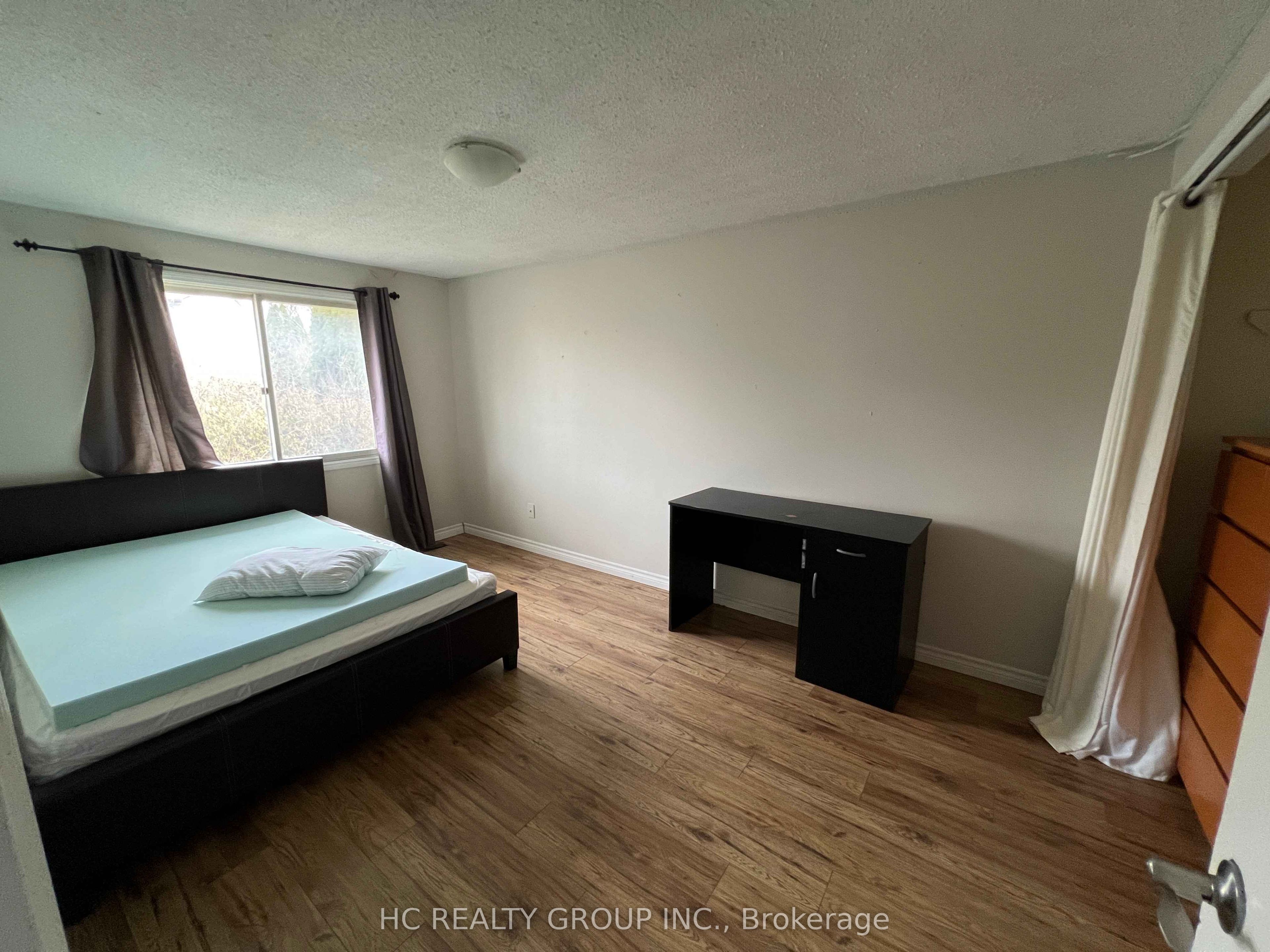32 Chesham Avenue Property Photo 4