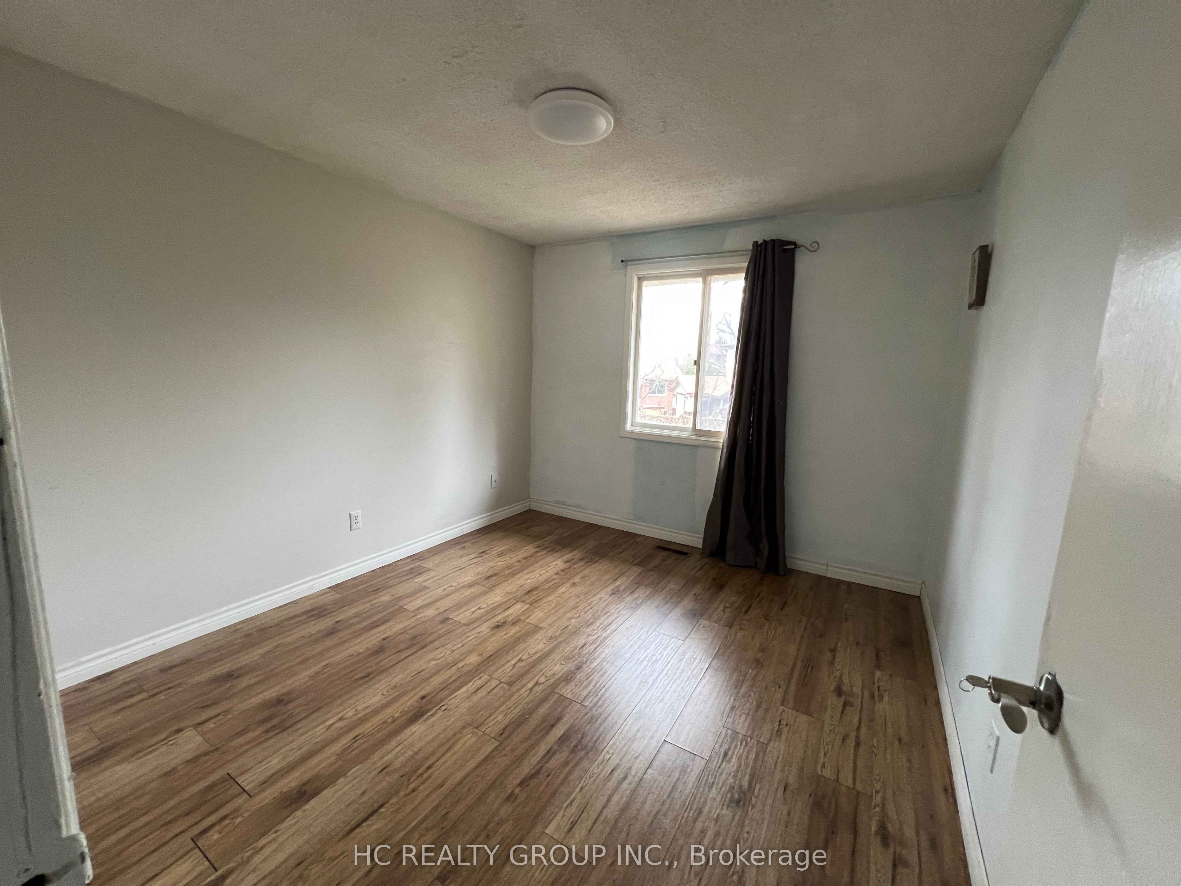 32 Chesham Avenue Property Photo 5