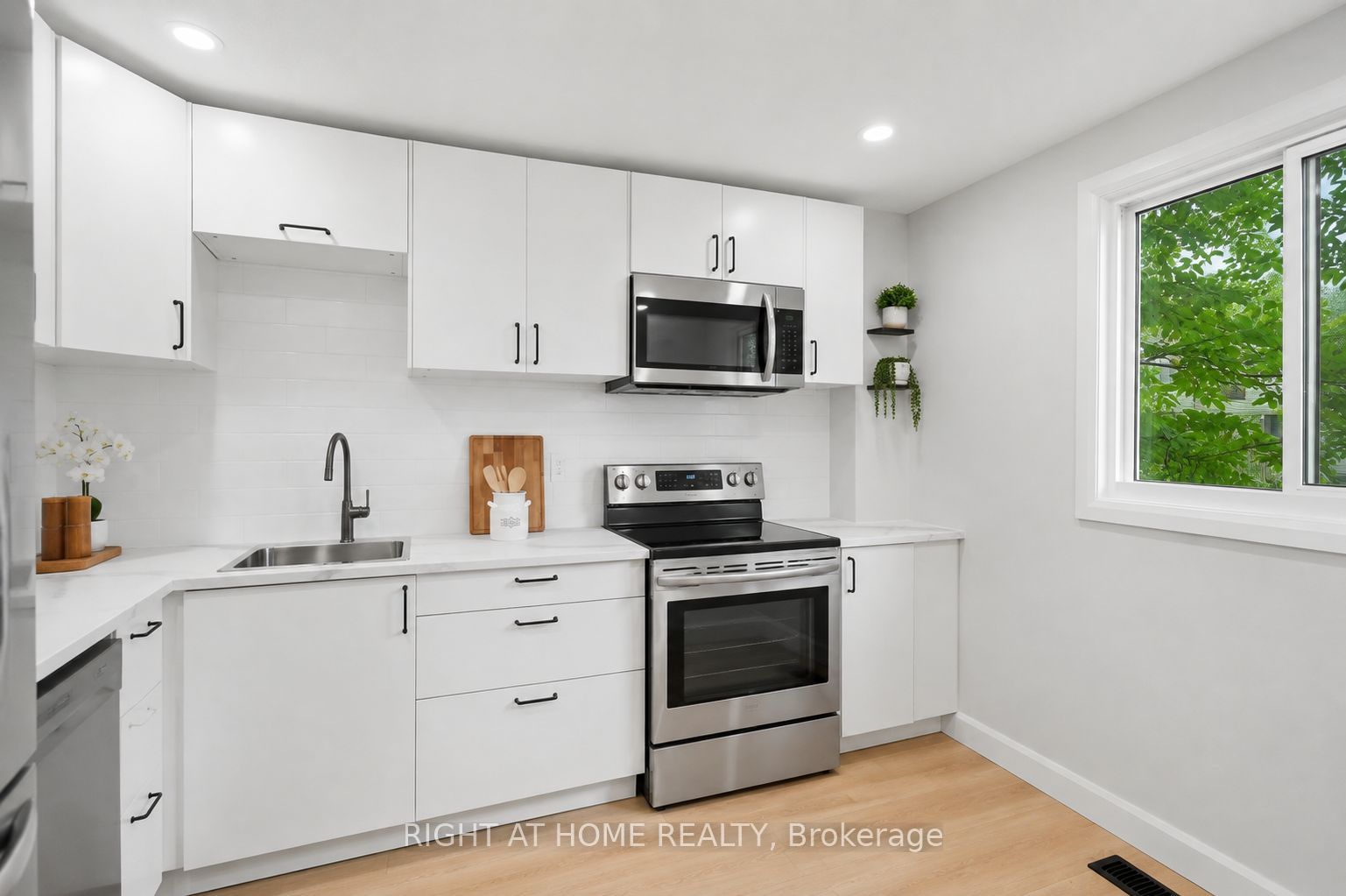 7874 Jeanne D'arc Boulevard 3 Property Photo 2