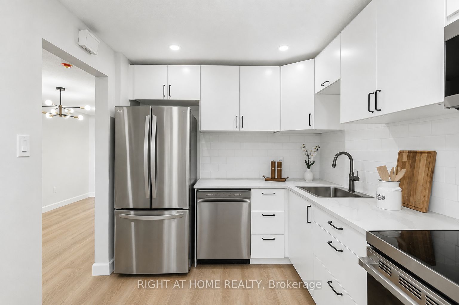 7874 Jeanne D'arc Boulevard 3 Property Photo 3