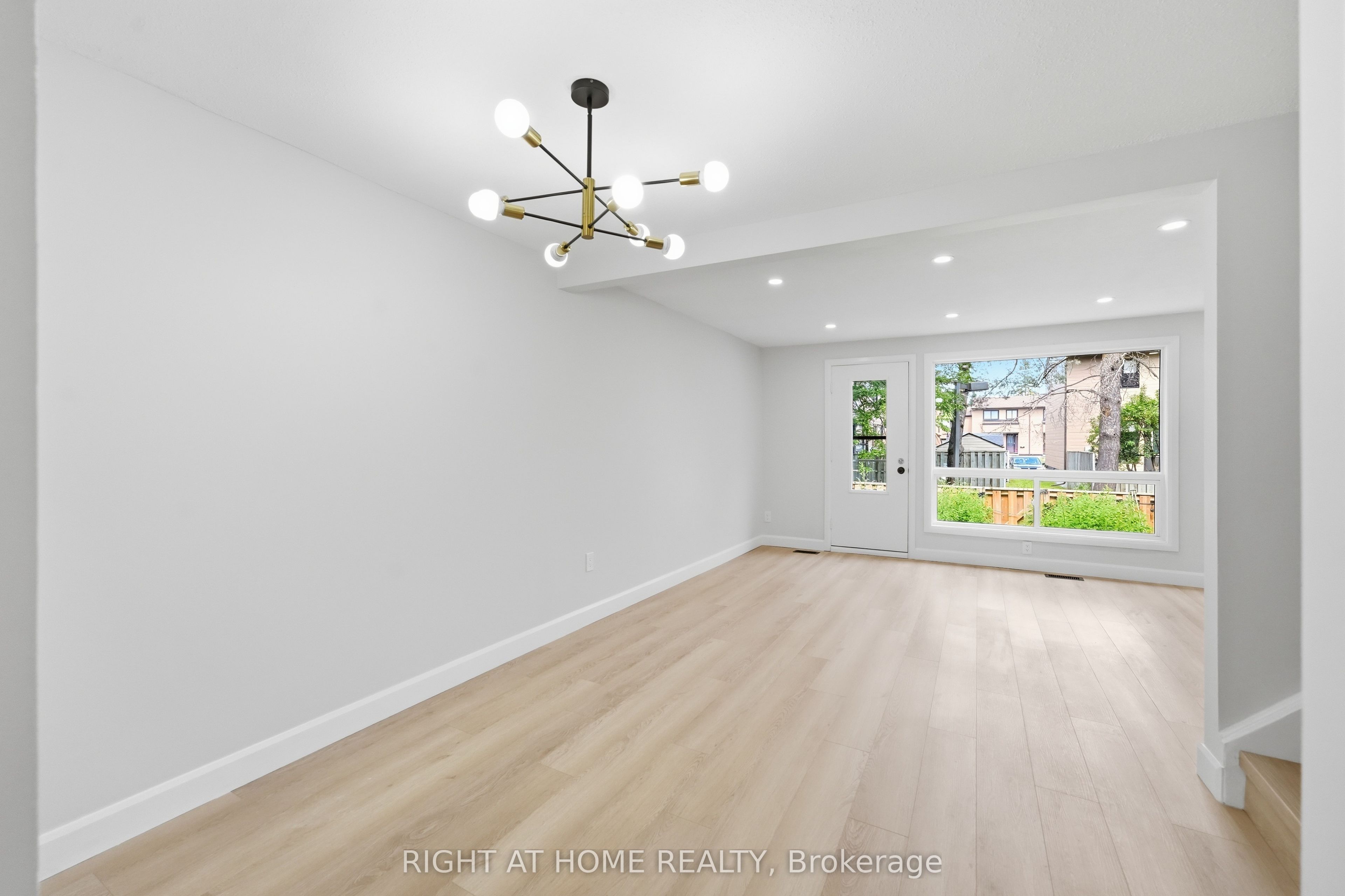 7874 Jeanne D'arc Boulevard 3 Property Photo 6