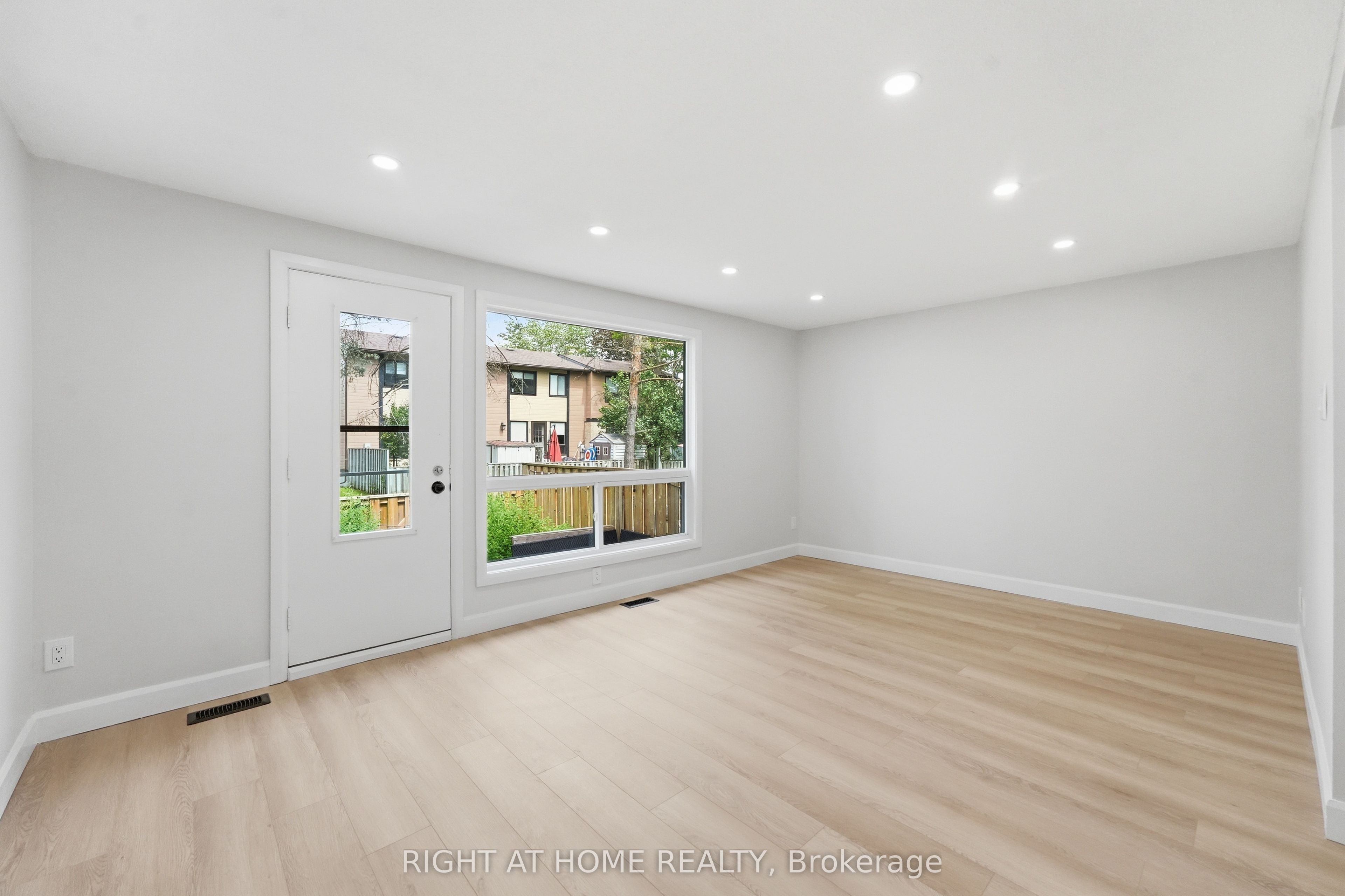 7874 Jeanne D'arc Boulevard 3 Property Photo 7