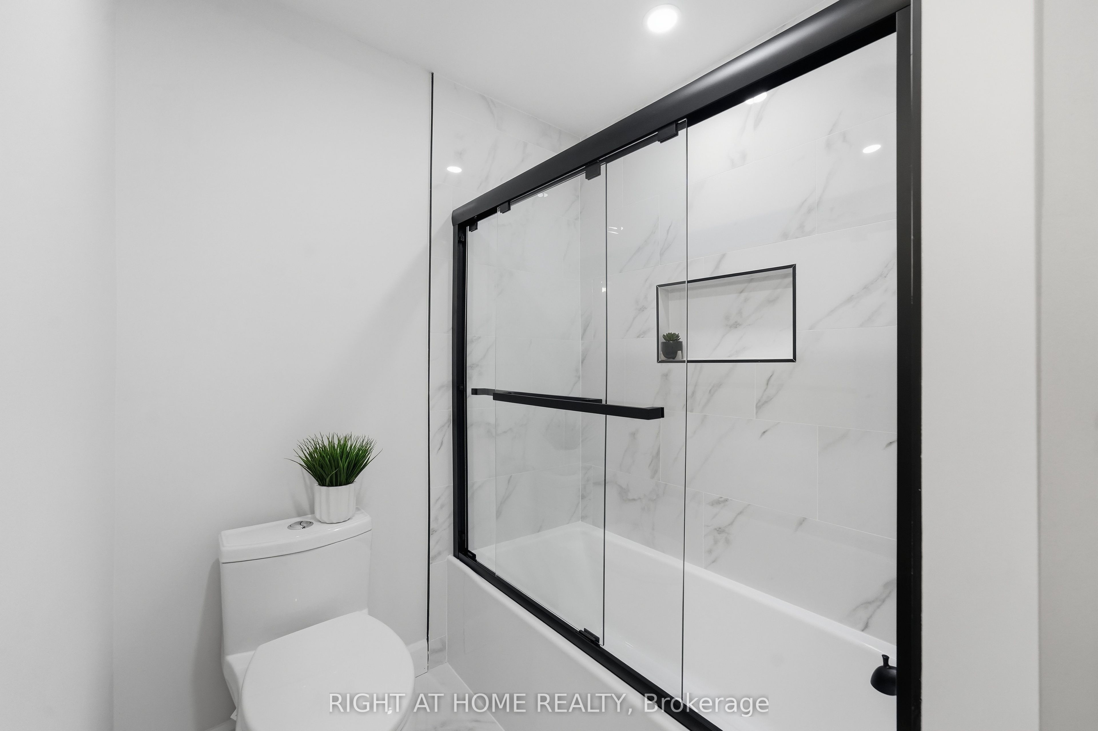 7874 Jeanne D'arc Boulevard 3 Property Photo 13