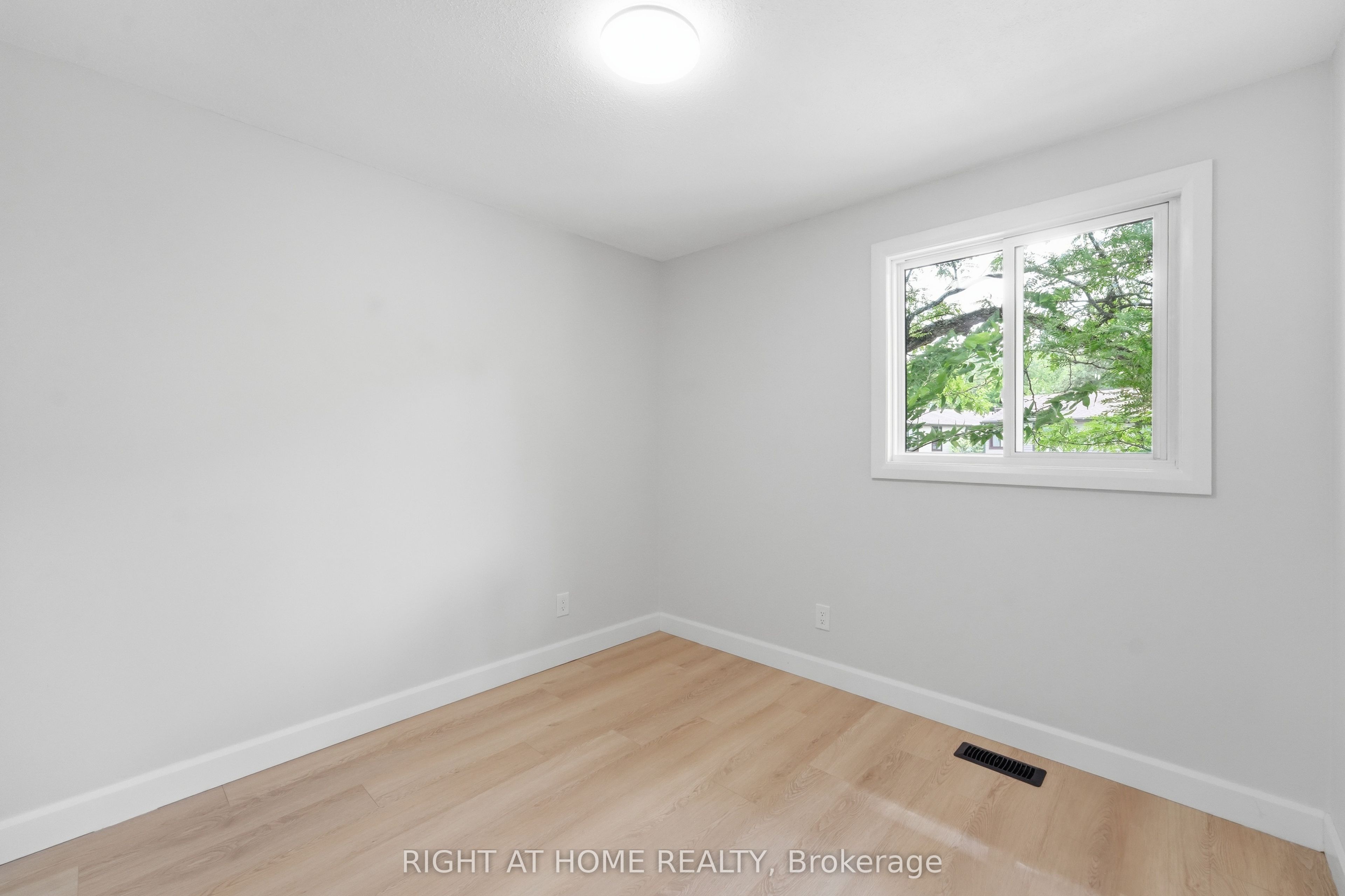 7874 Jeanne D'arc Boulevard 3 Property Photo 16