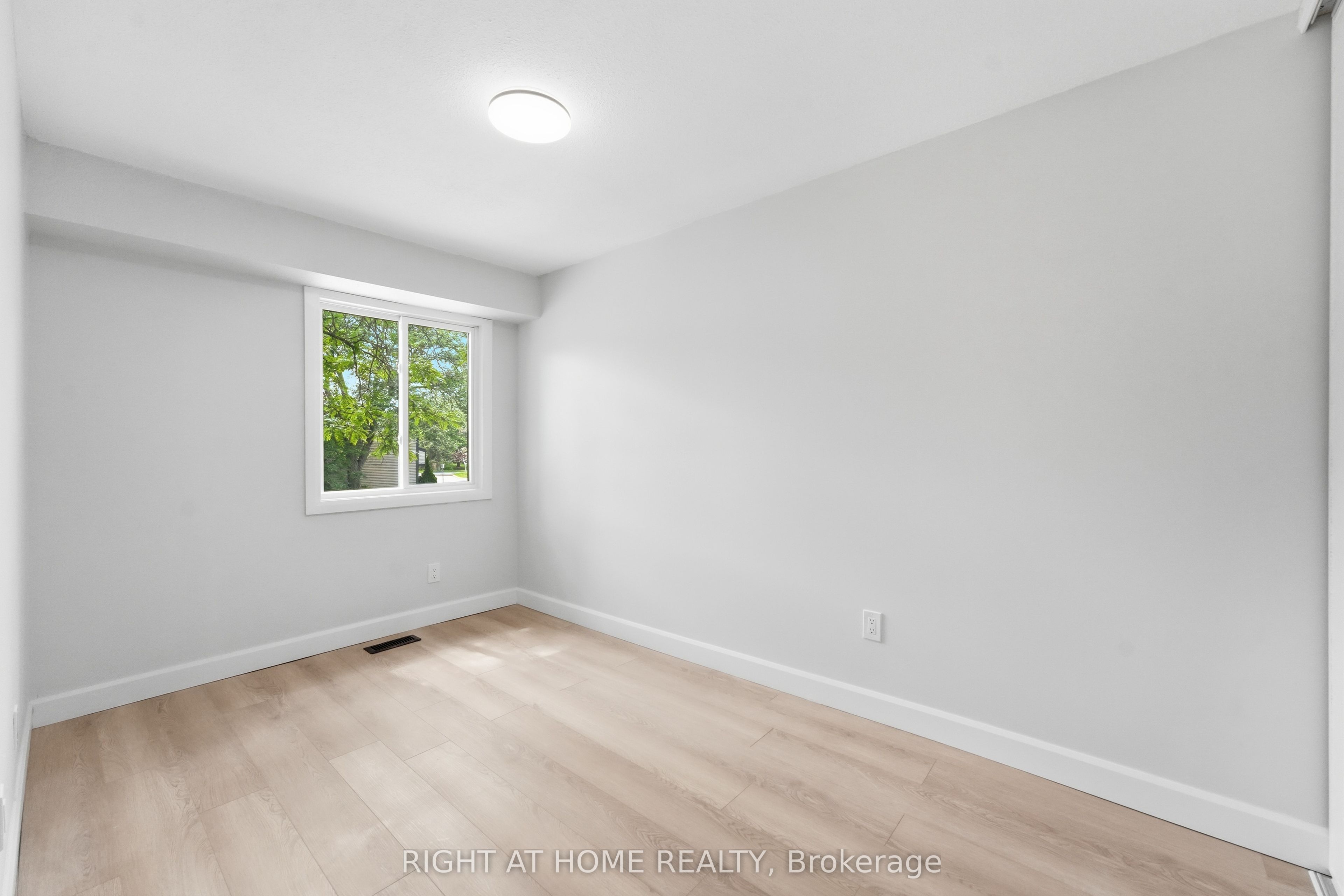 7874 Jeanne D'arc Boulevard 3 Property Photo 19