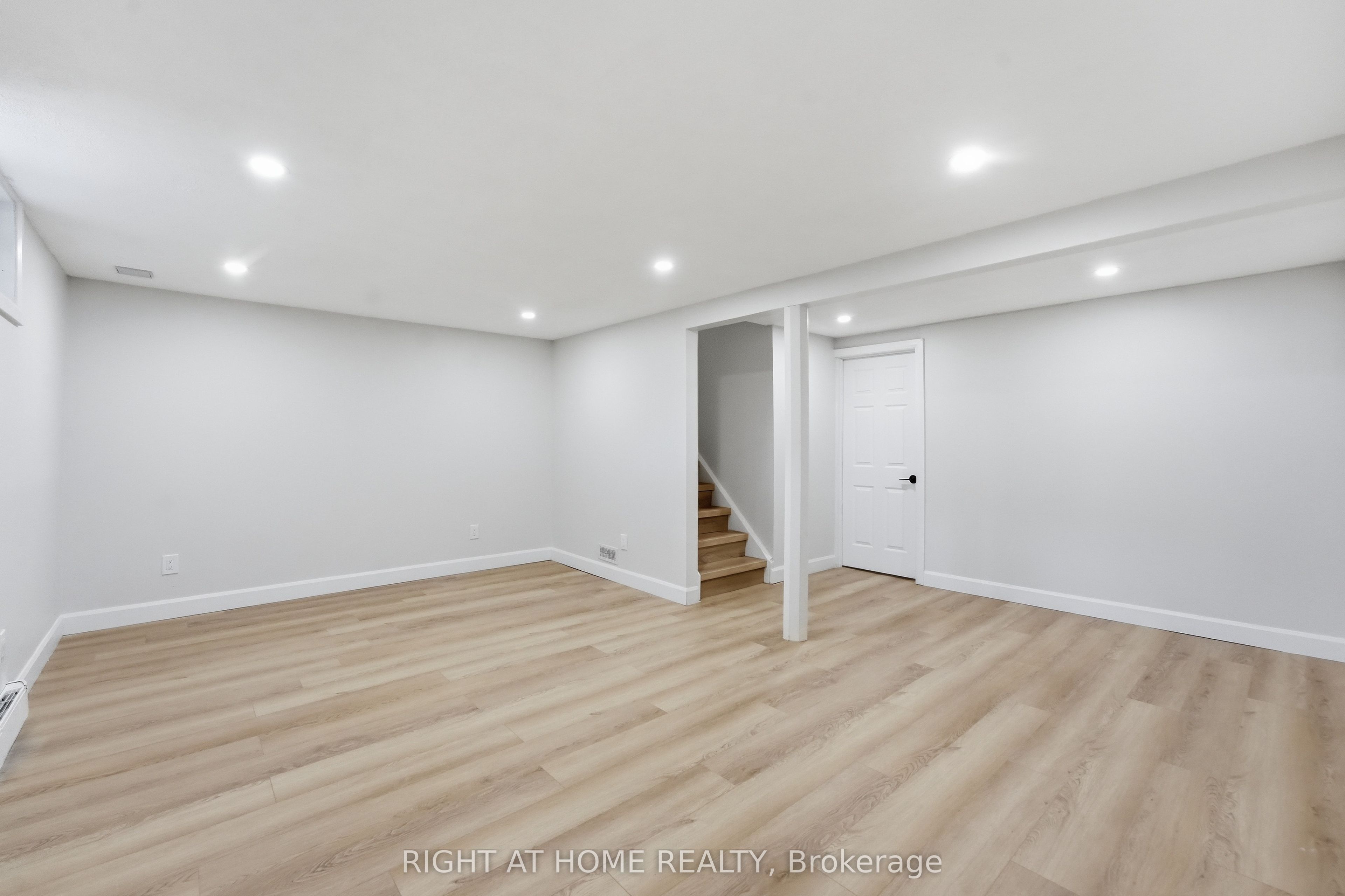 7874 Jeanne D'arc Boulevard 3 Property Photo 21