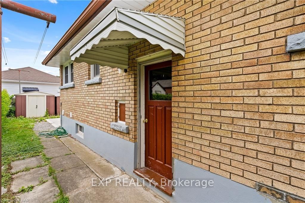 92 Margery Avenue Lower Property Photo 4
