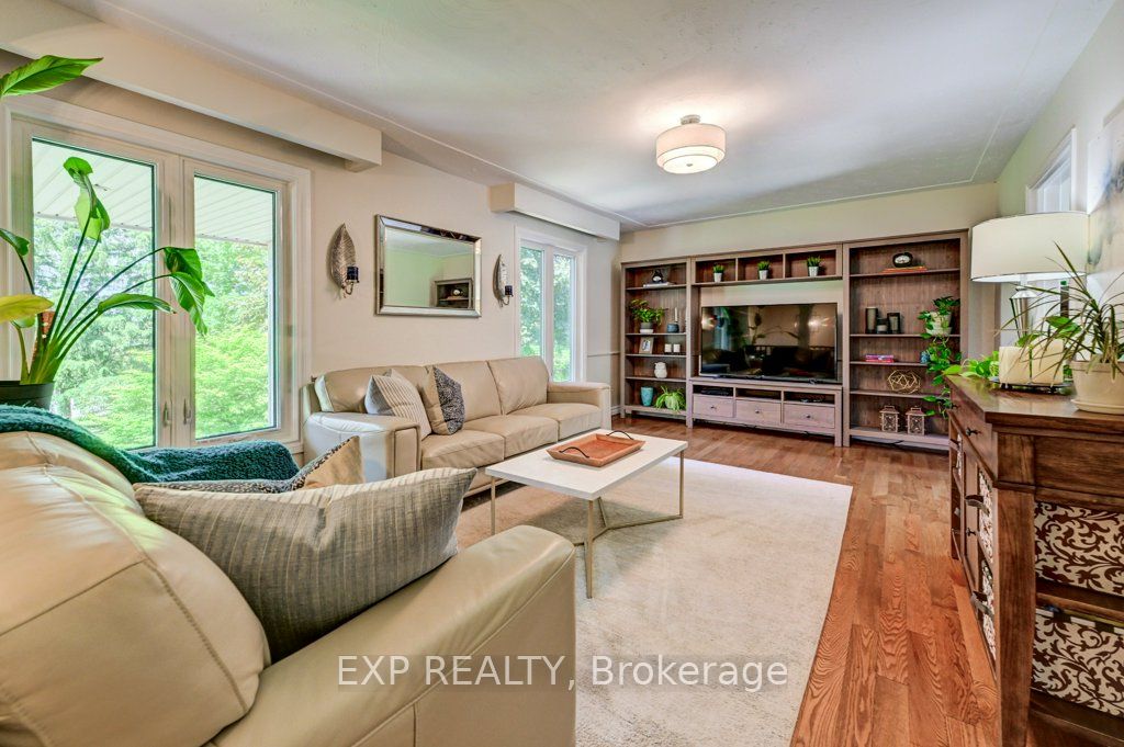 194 Dundas Street E Property Photo 5