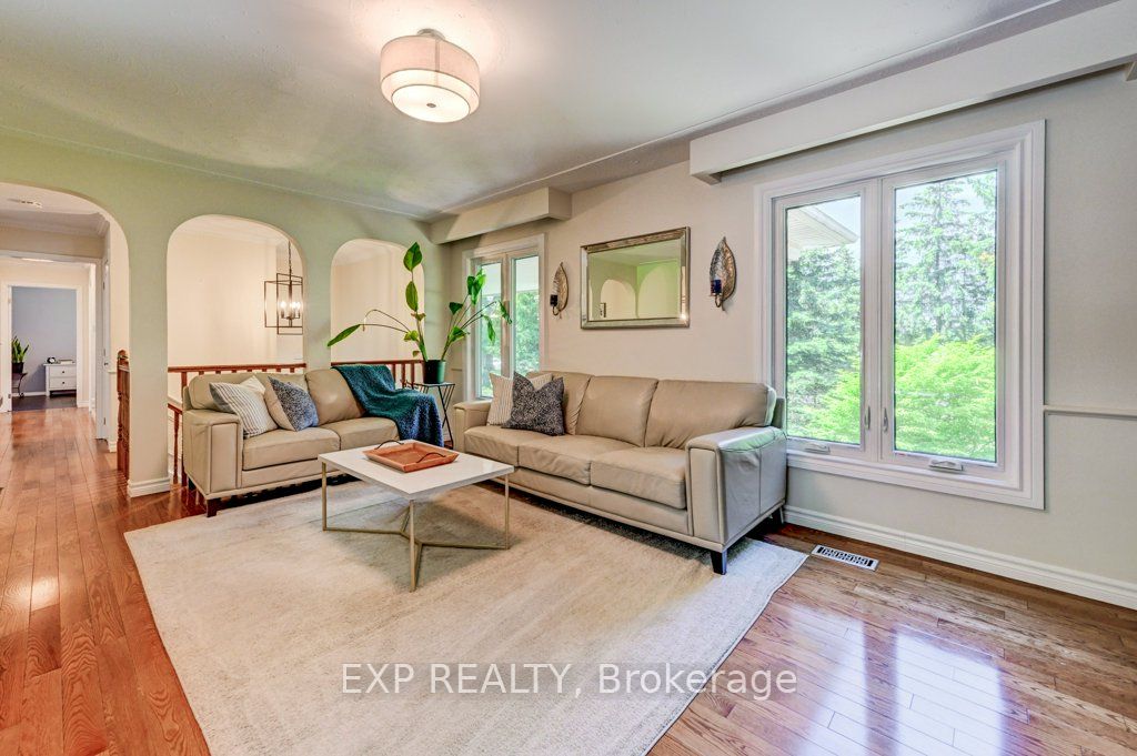 194 Dundas Street E Property Photo 6