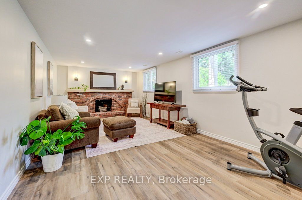 194 Dundas Street E Property Photo 24