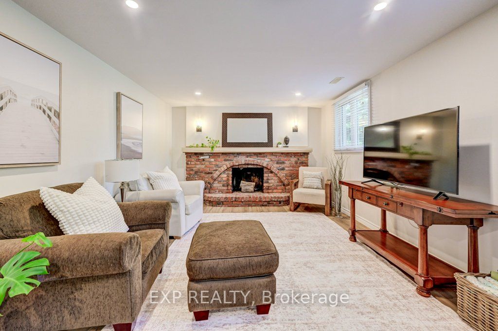 194 Dundas Street E Property Photo 25