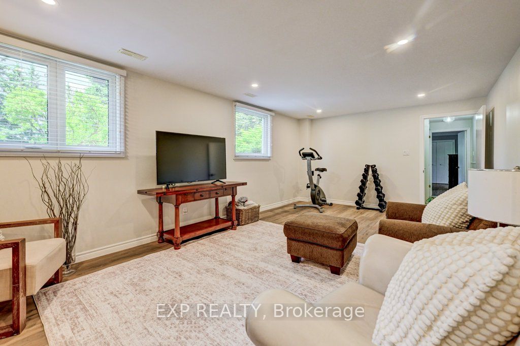 194 Dundas Street E Property Photo 26