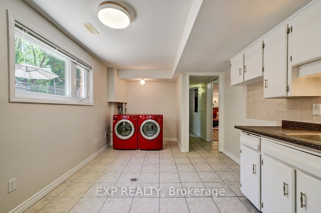 194 Dundas Street E Property Photo 31