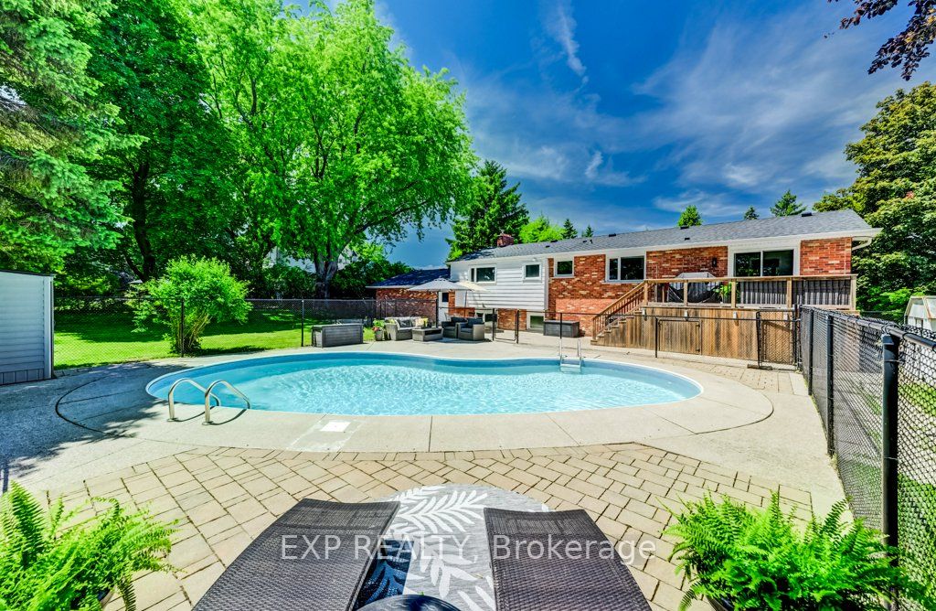 194 Dundas Street E Property Photo 37