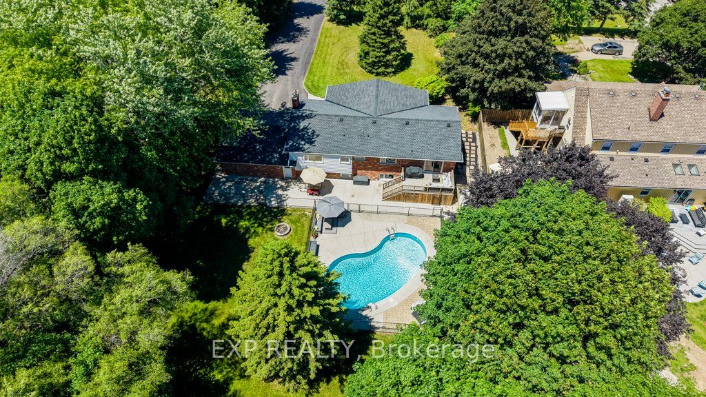 194 Dundas Street E Property Photo 41