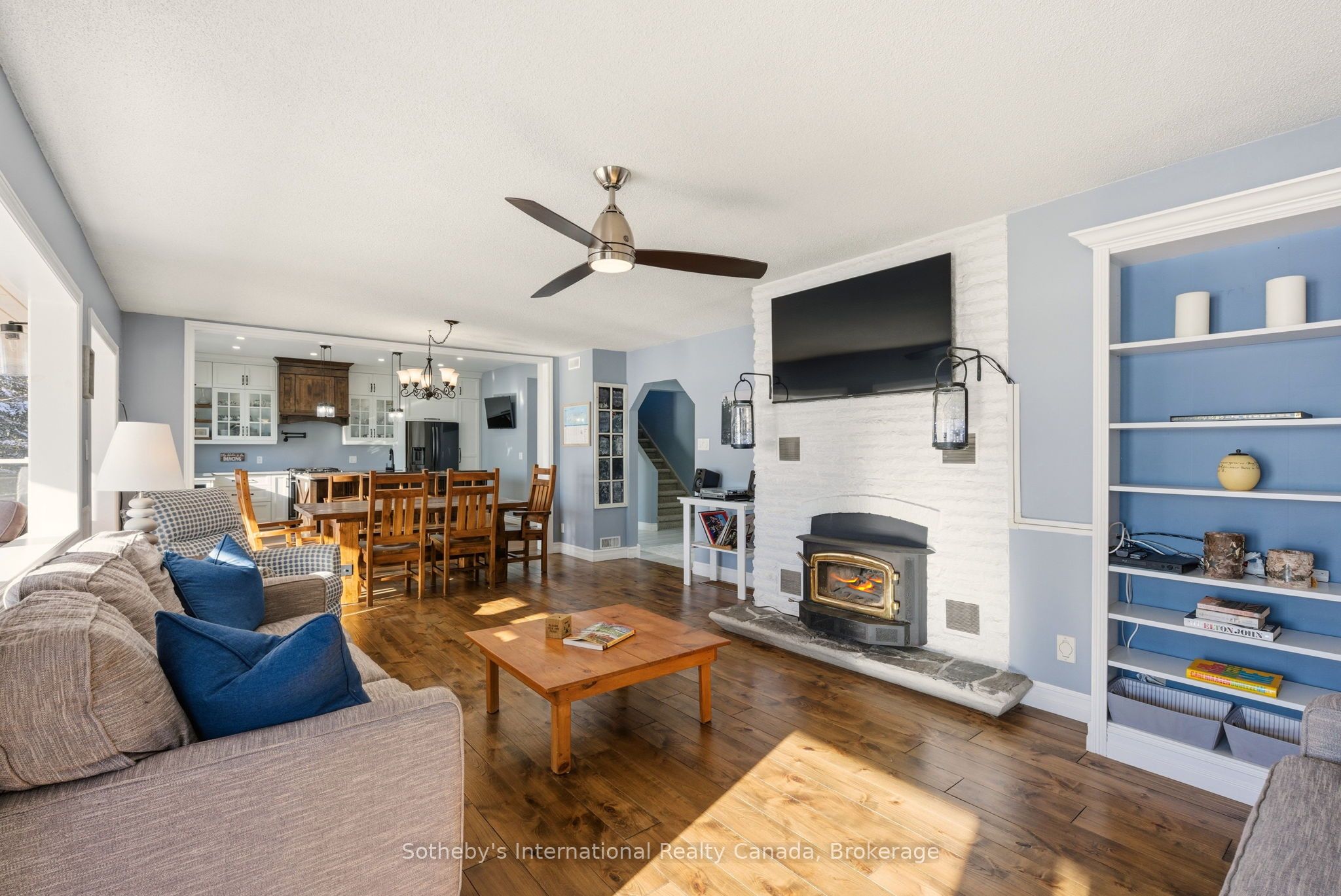 126 Chapman Drive S Property Photo 8