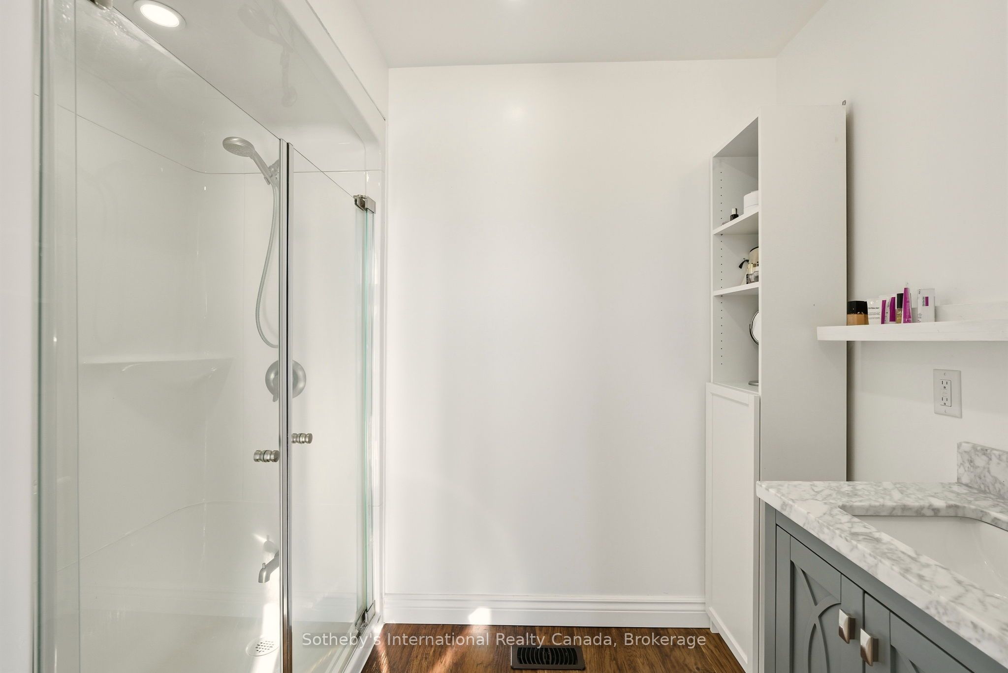126 Chapman Drive S Property Photo 22