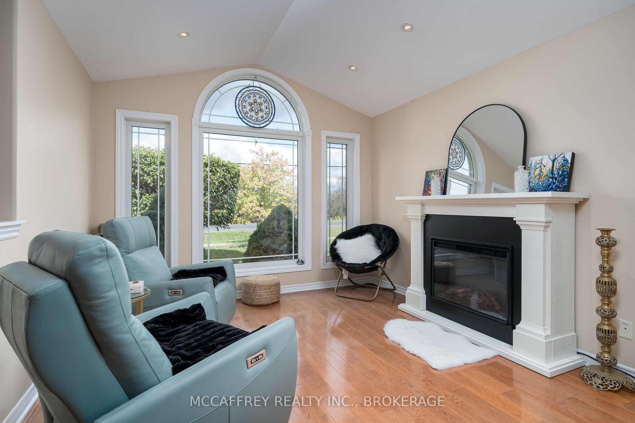 444 Bridge Street W Property Photo 6