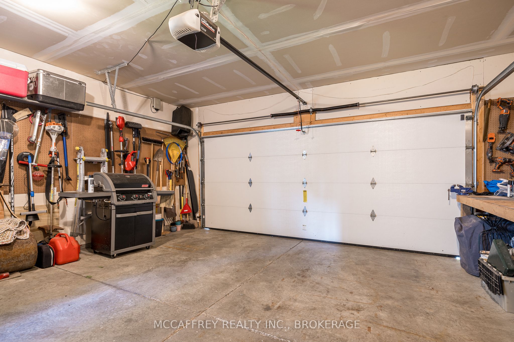 444 Bridge Street W Property Photo 28