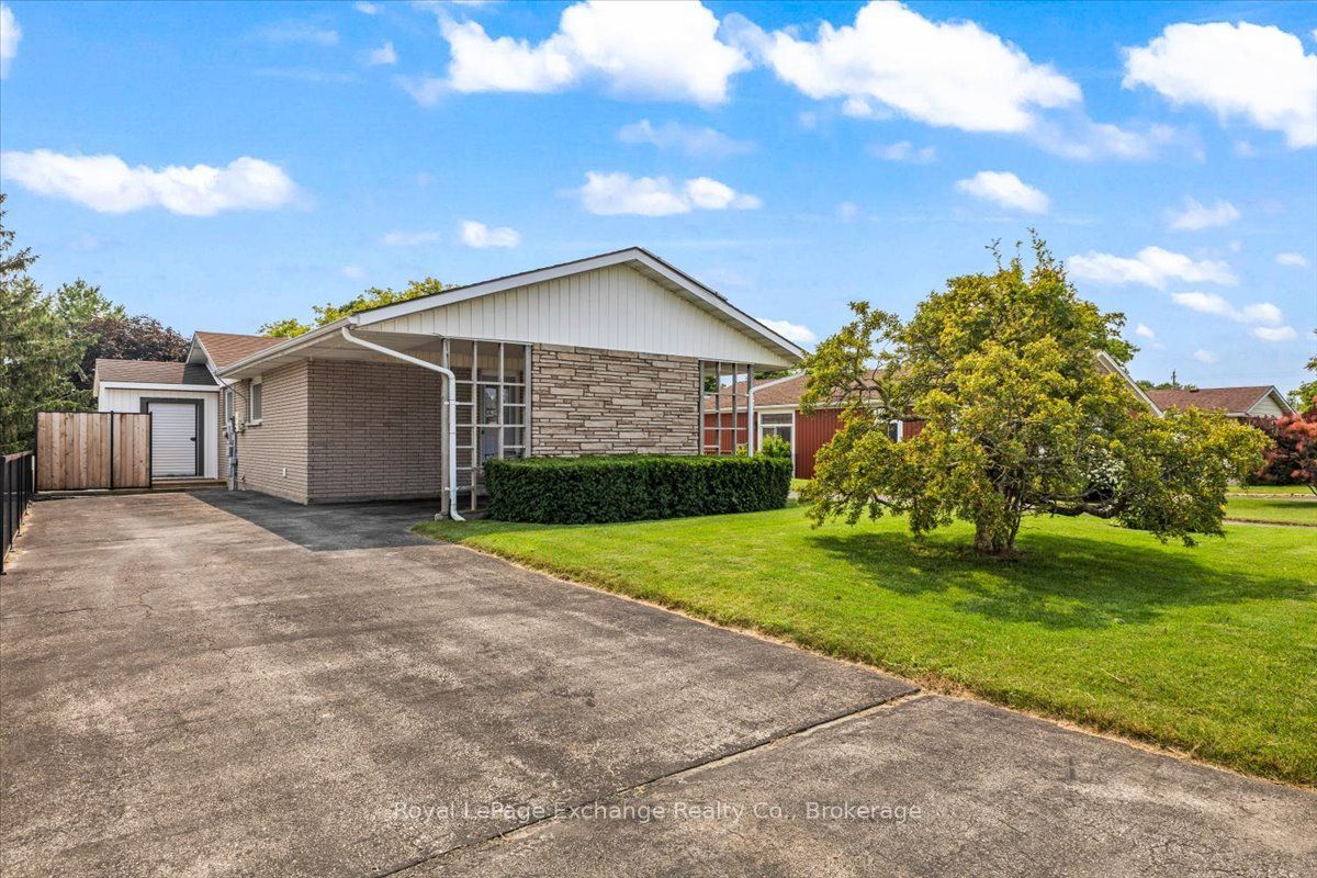 377 Princes Street S Property Photo 4