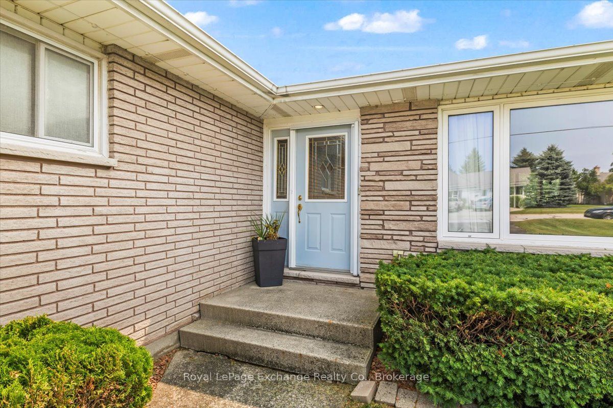 377 Princes Street S Property Photo 5