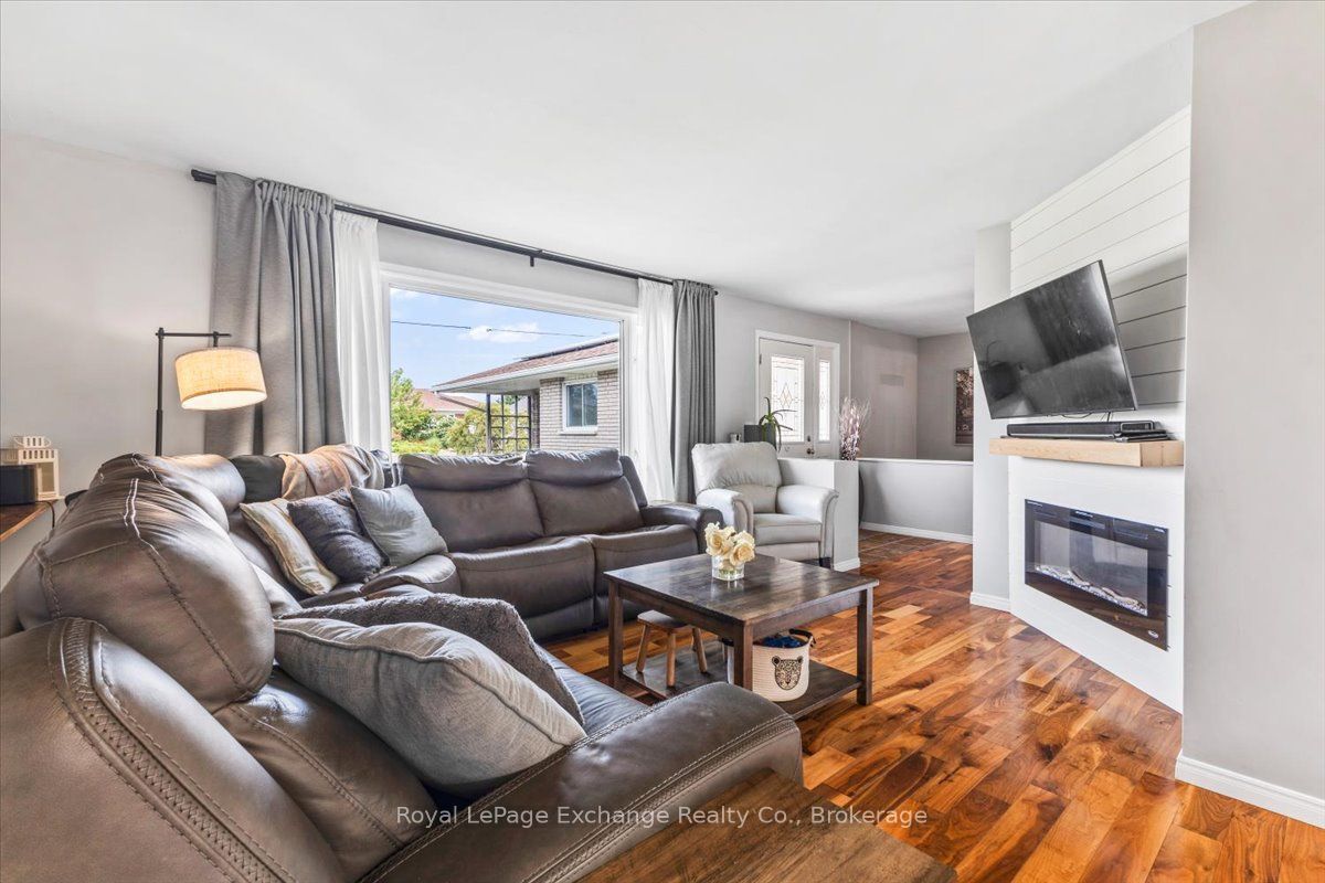 377 Princes Street S Property Photo 7
