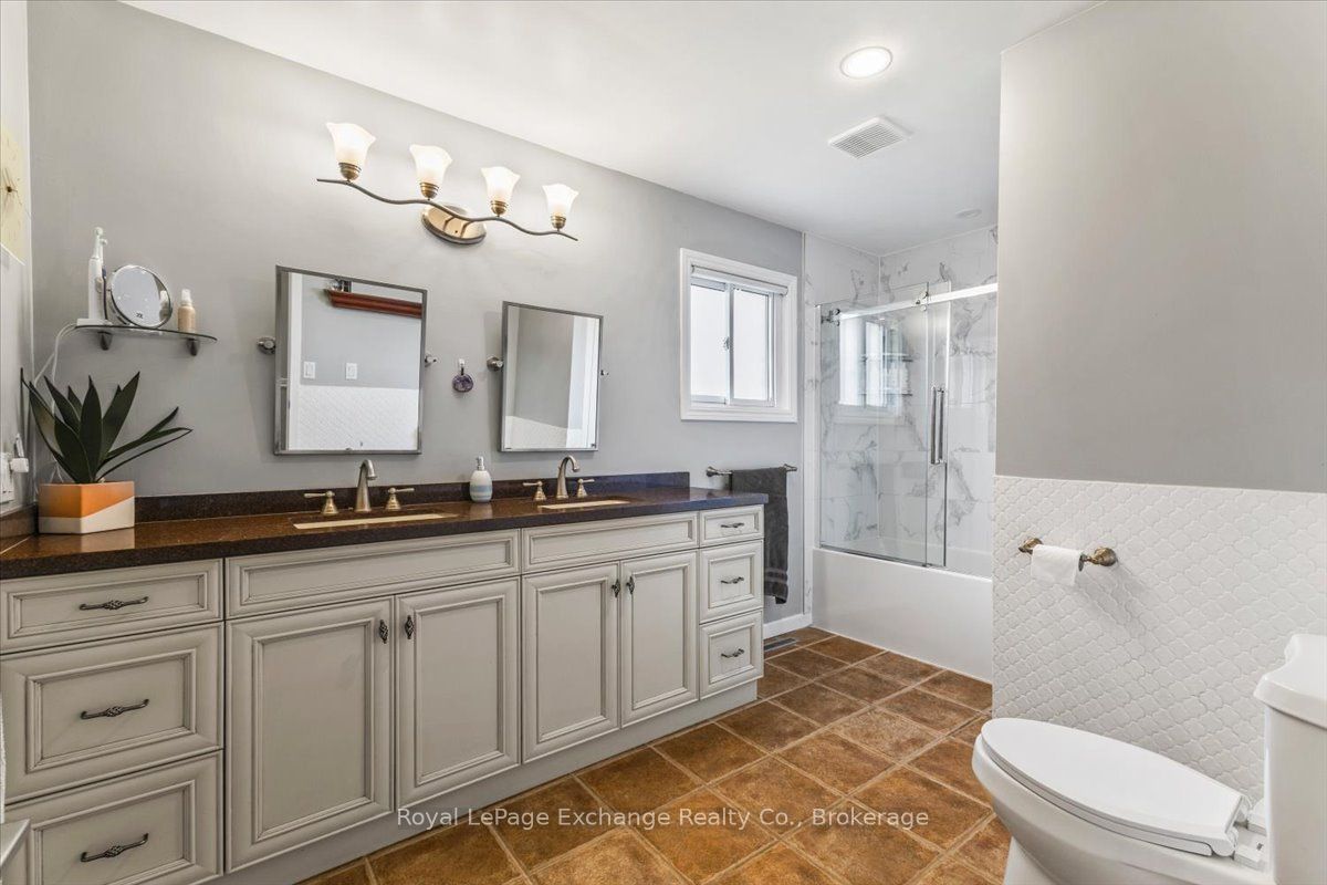 377 Princes Street S Property Photo 15