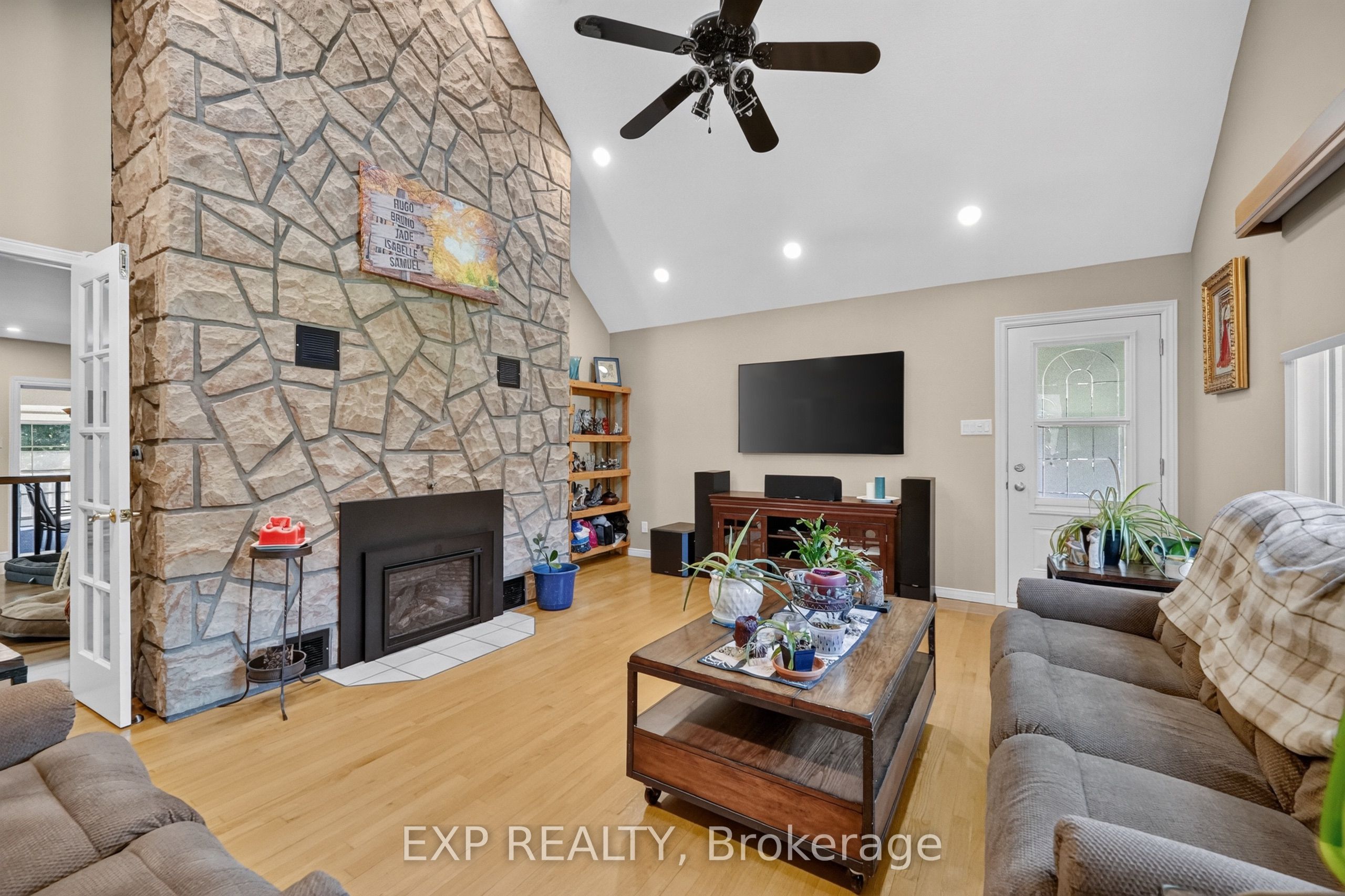 2737 Bouvier Road Property Photo 11