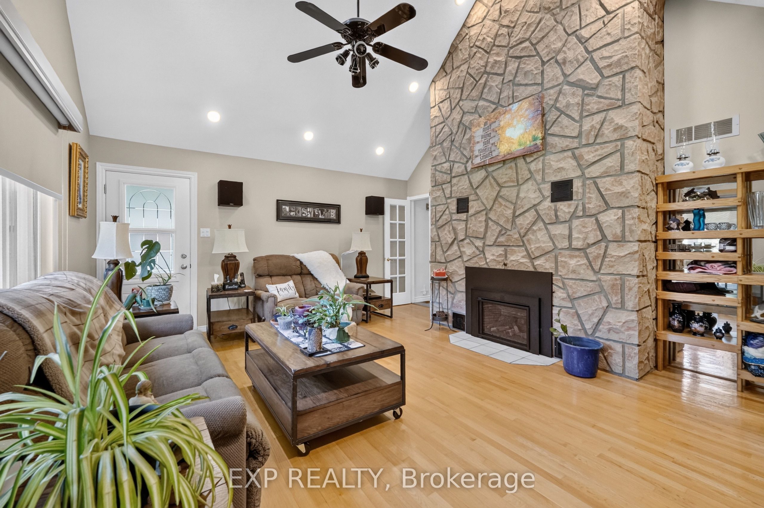 2737 Bouvier Road Property Photo 12