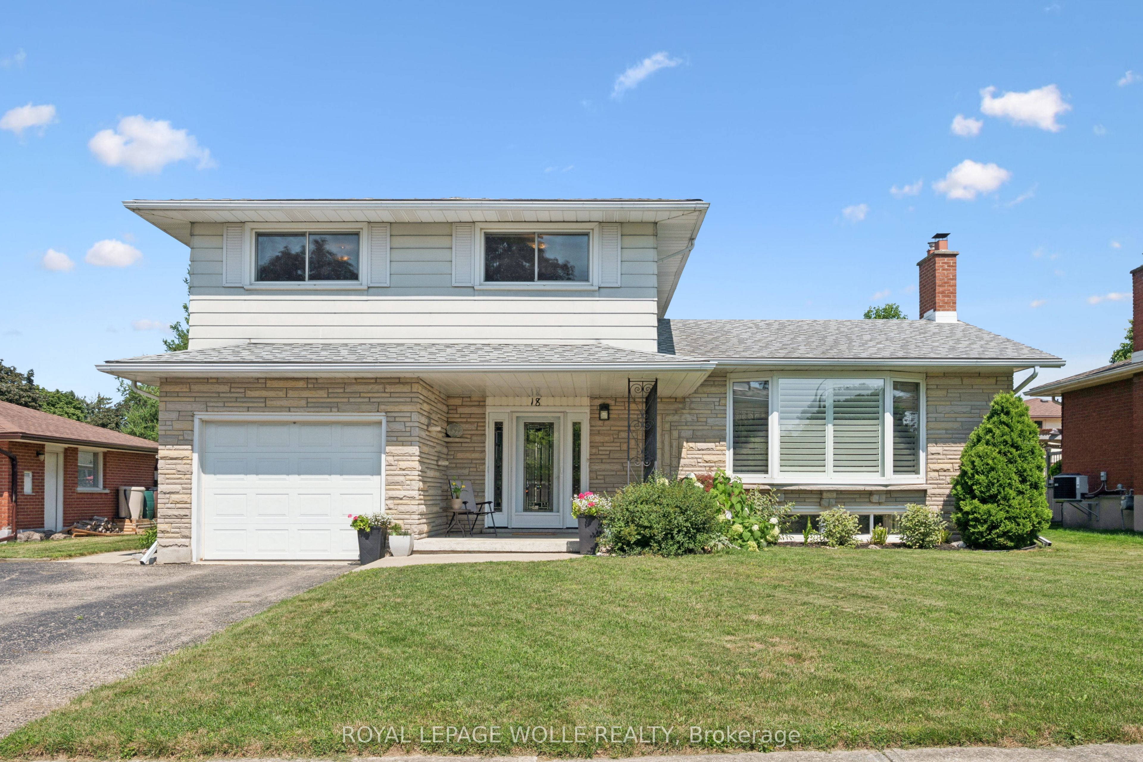 18 Strathcona Crescent Property Photo 1