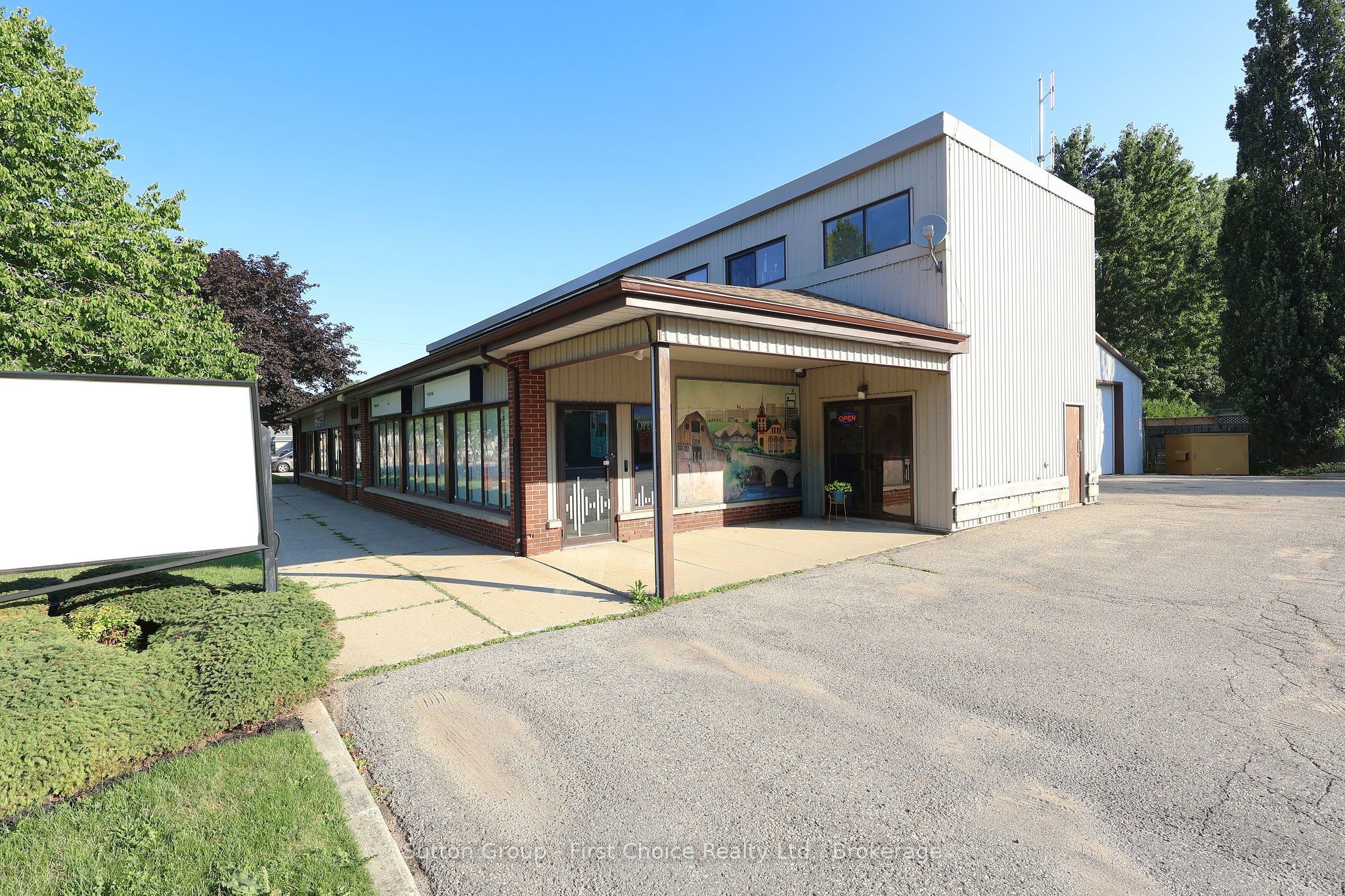400 Huron Street Property Photo 2
