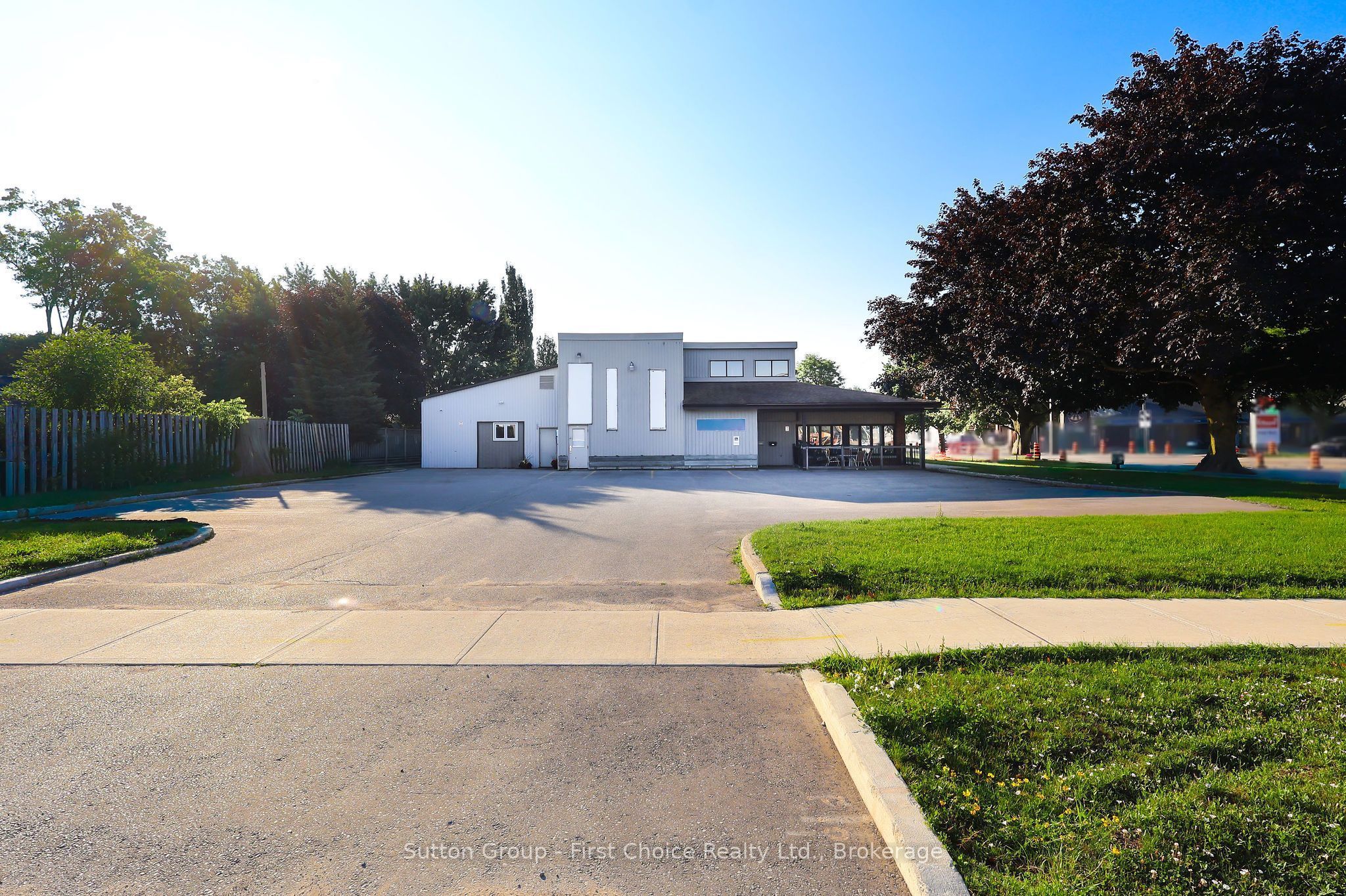 400 Huron Street Property Photo 4