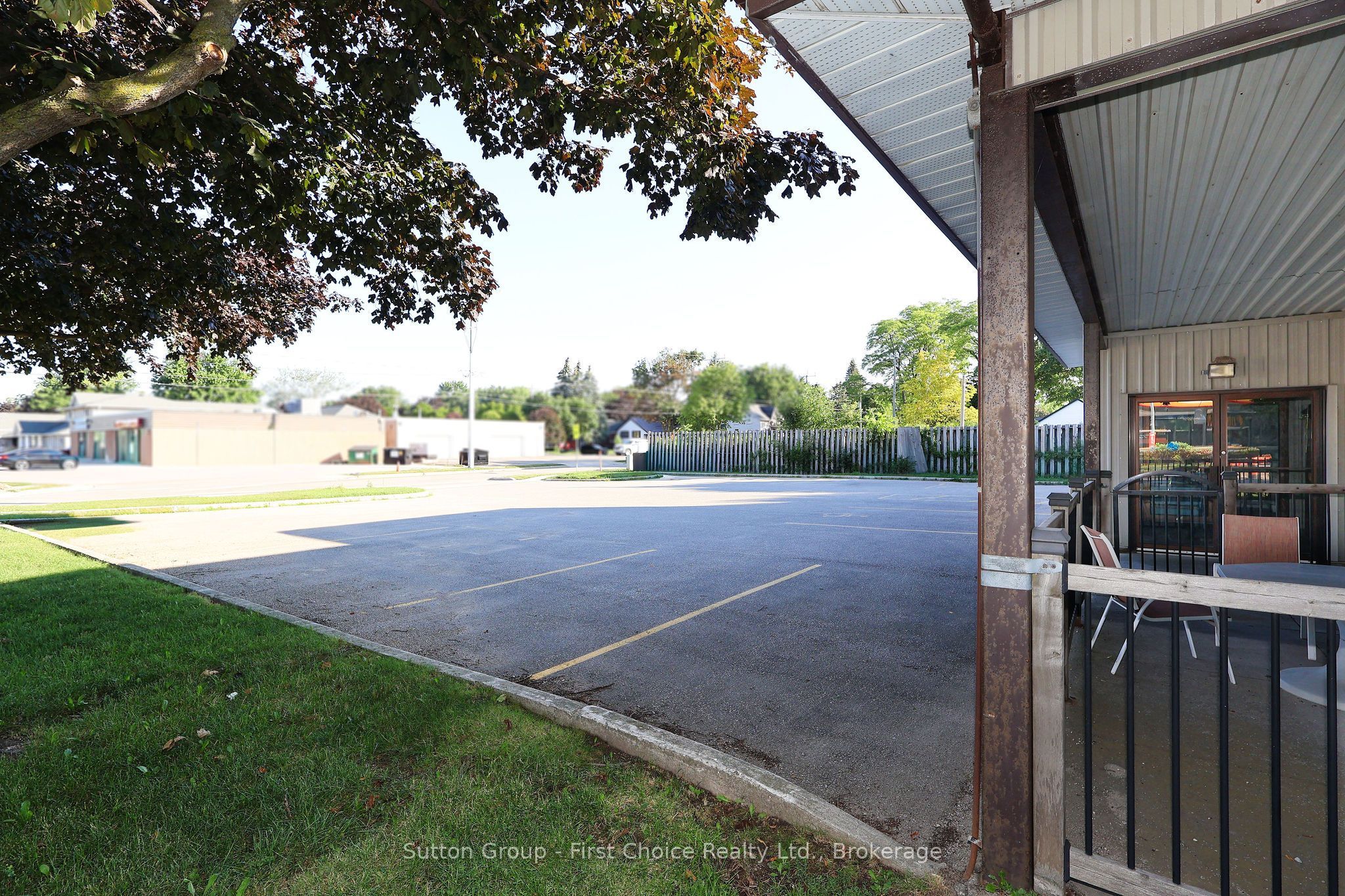 400 Huron Street Property Photo 6