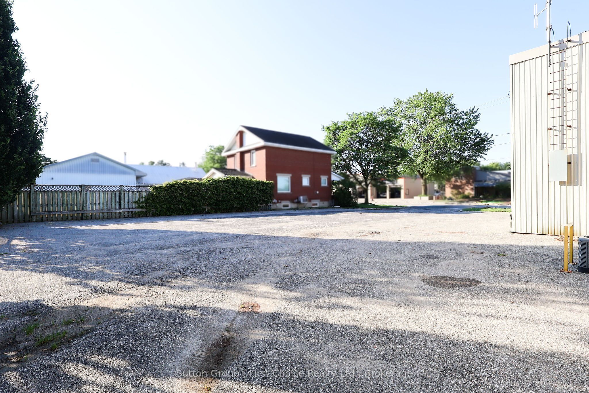 400 Huron Street Property Photo 9