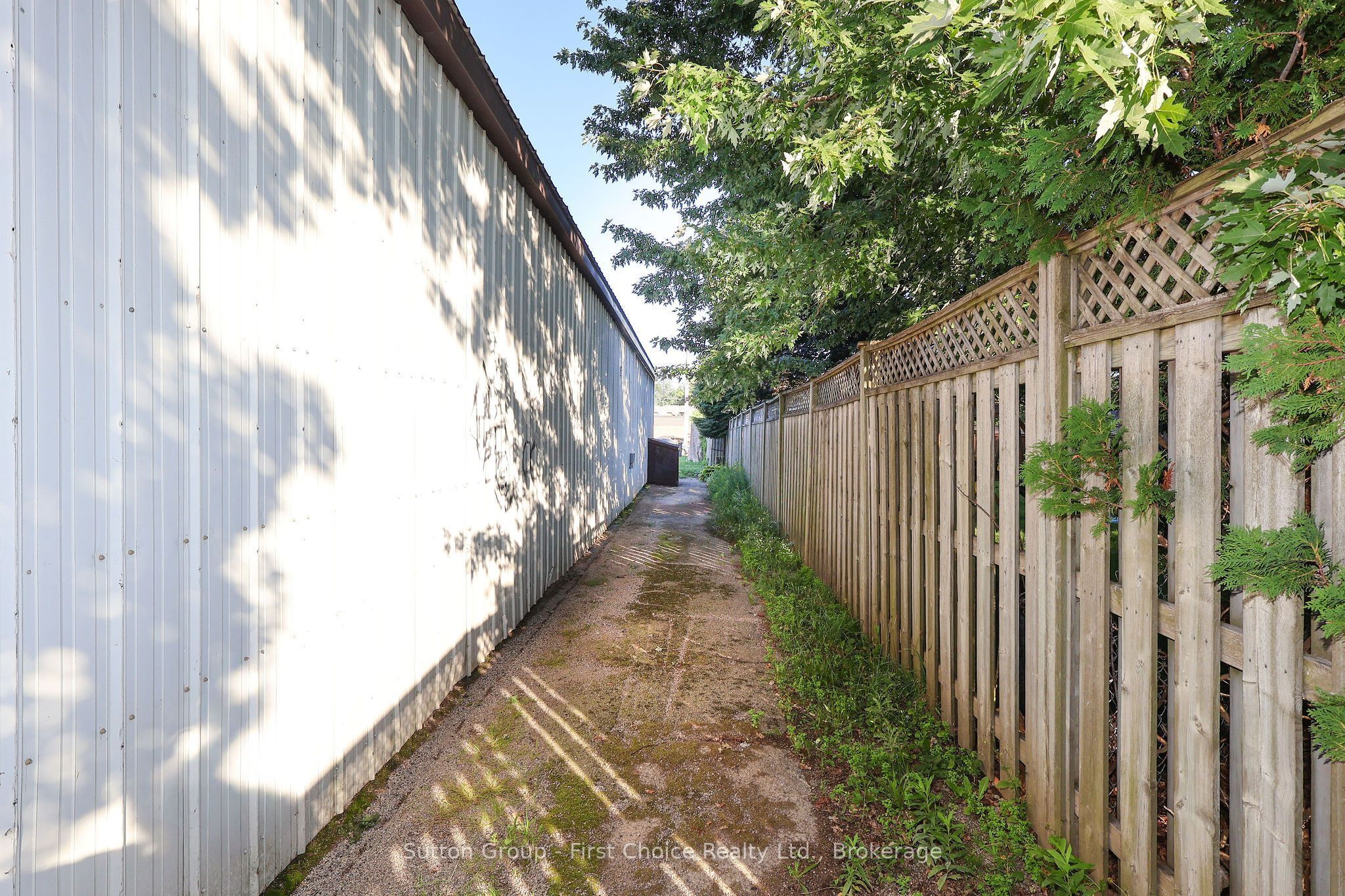 400 Huron Street Property Photo 10