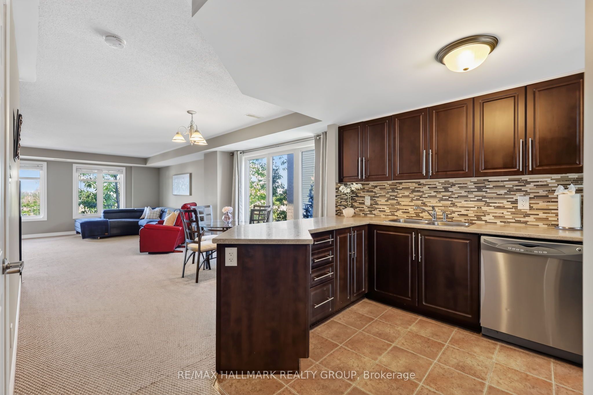 62 Argent Private Property Photo 3