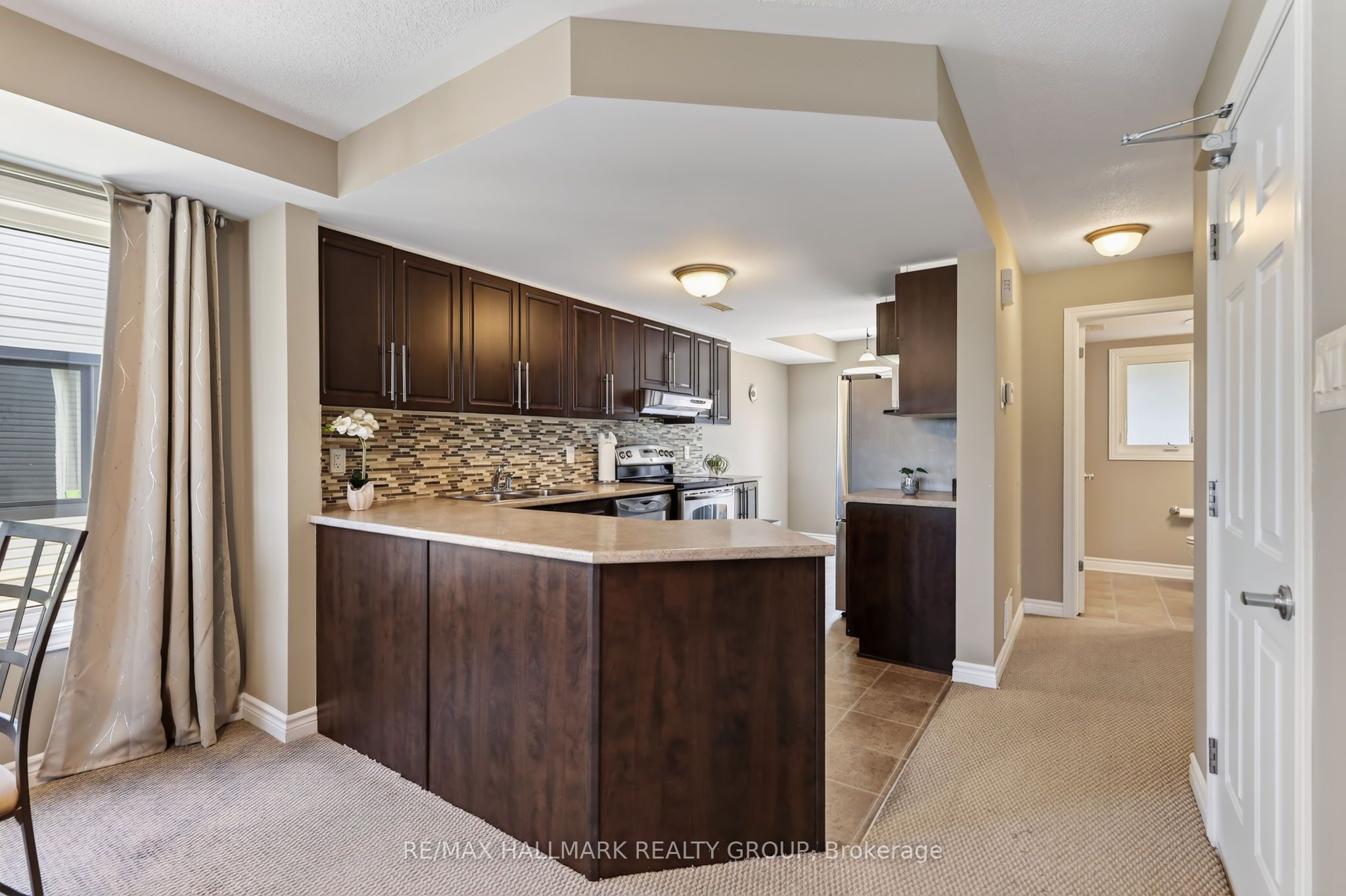 62 Argent Private Property Photo 4