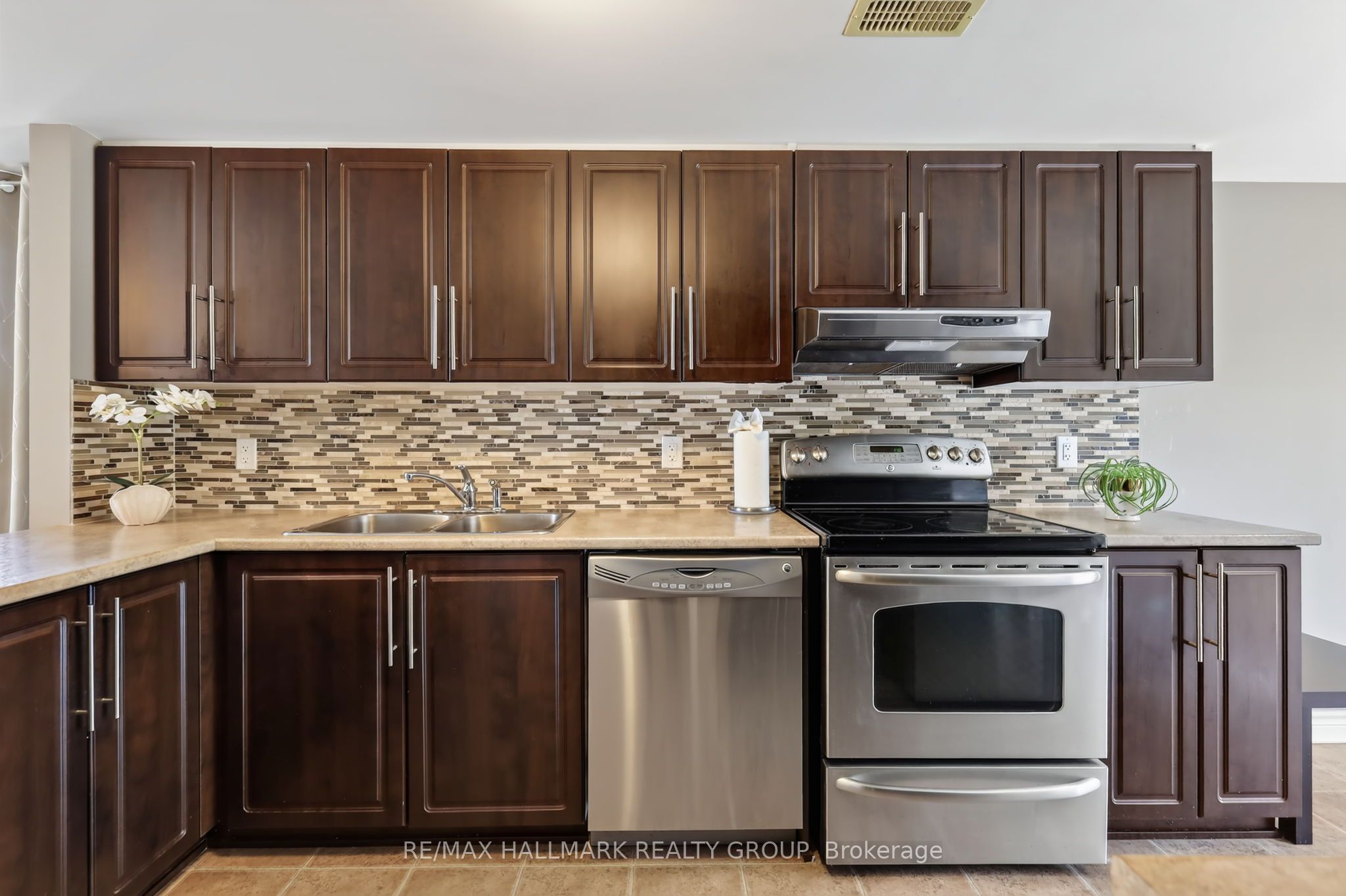 62 Argent Private Property Photo 5