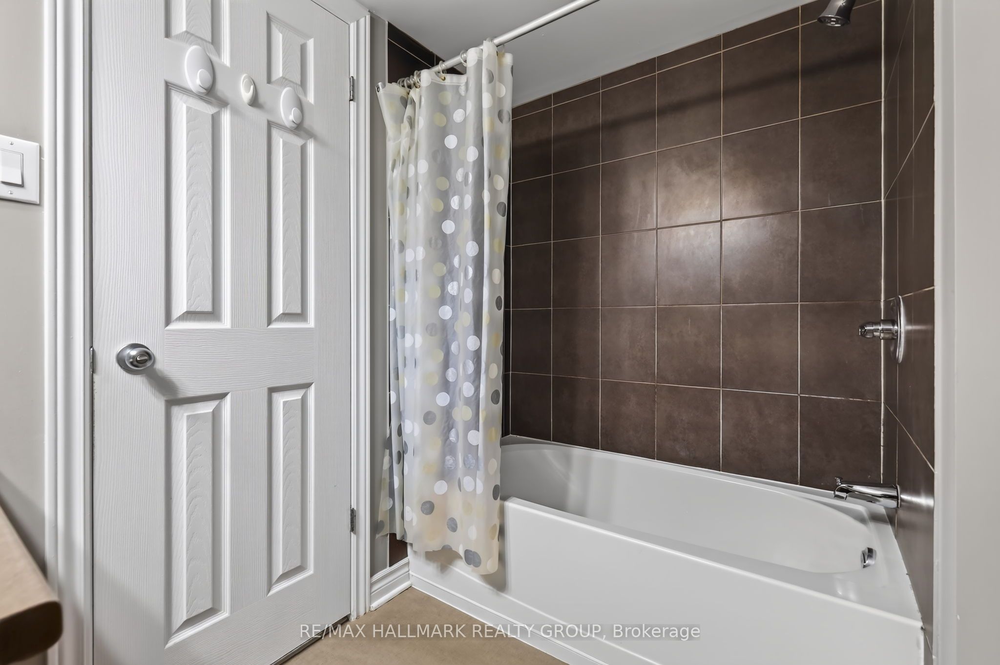 62 Argent Private Property Photo 24