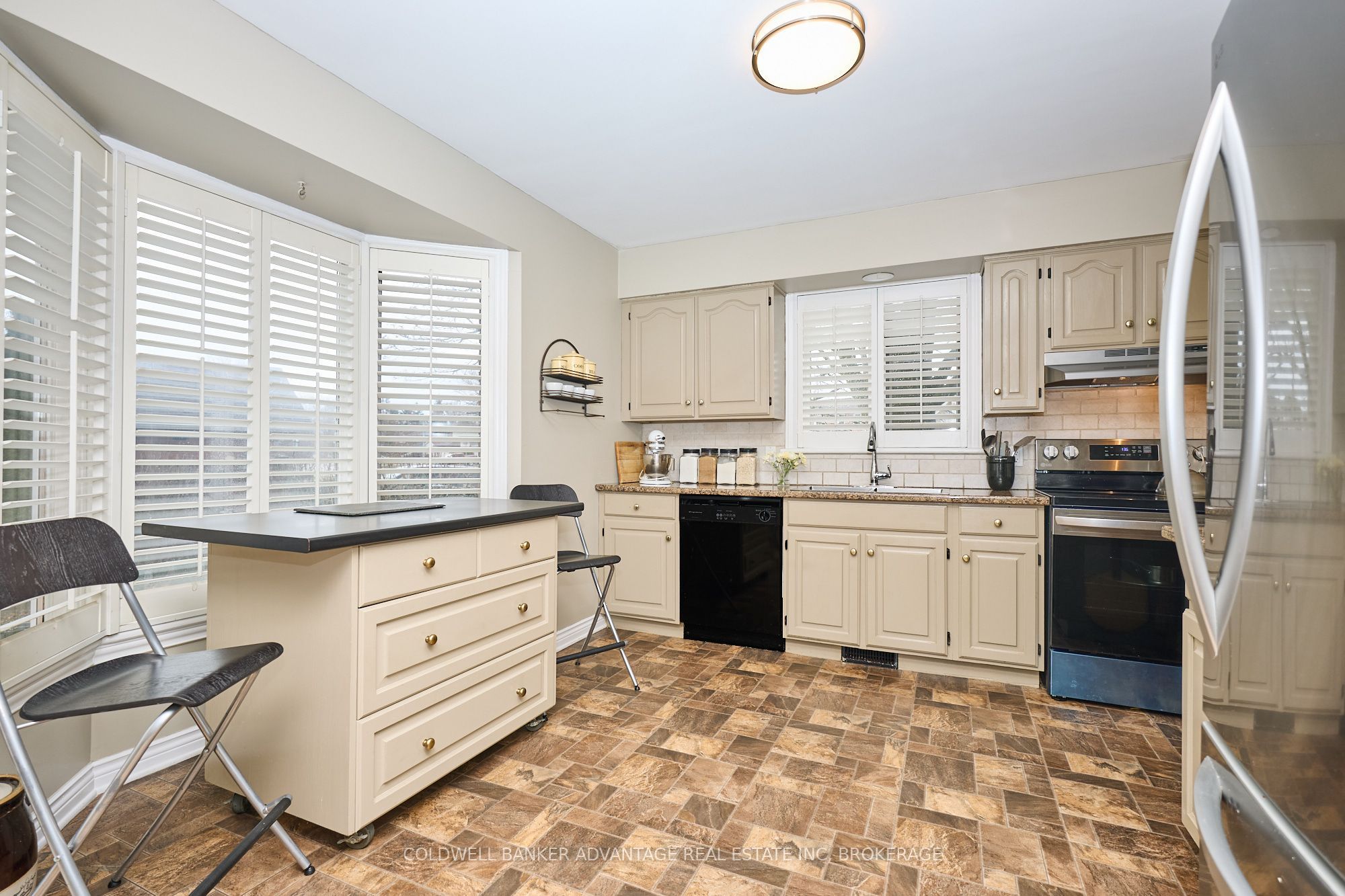 28 Dixon Crescent Property Photo 6