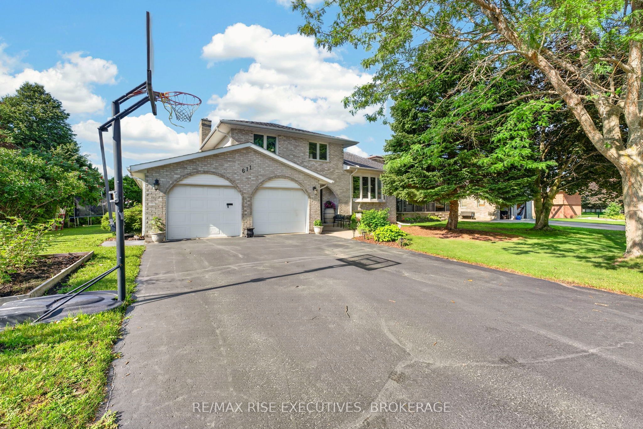 611 Rivermeade Avenue Property Photo 2