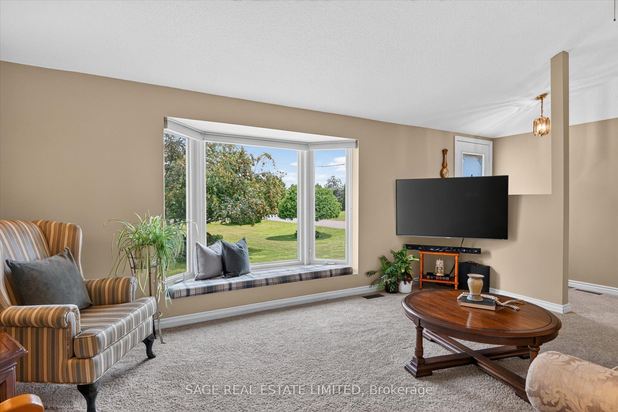 39 Riverside Drive Property Photo 5